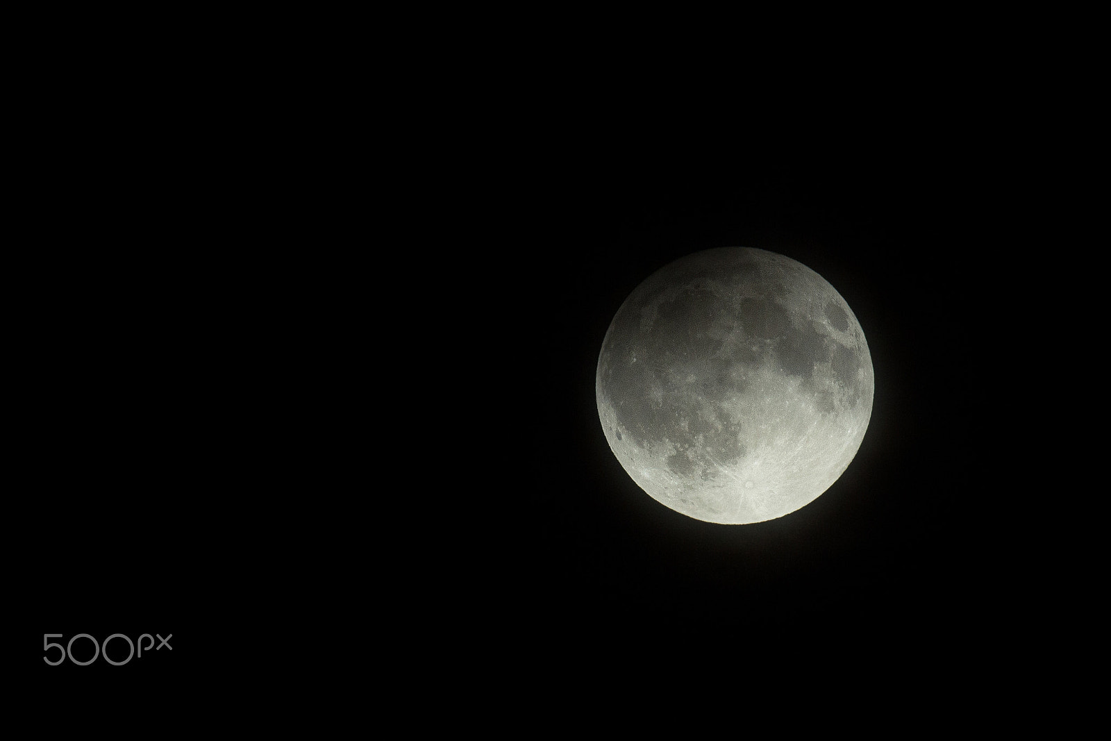 Canon EOS 600D (Rebel EOS T3i / EOS Kiss X5) + Canon EF 400mm F5.6L USM sample photo. Penumbral lunar eclipse photography