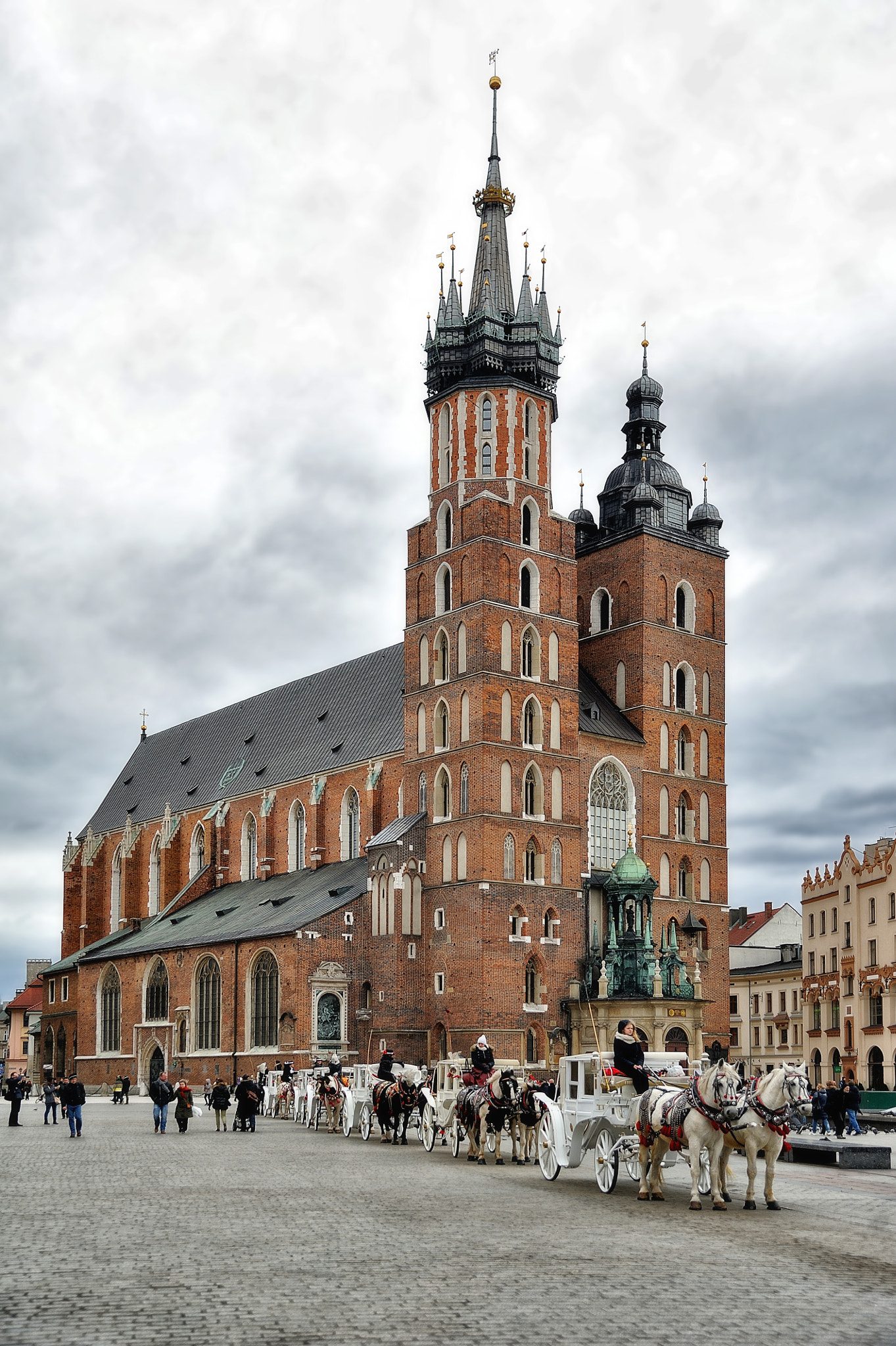 Nikon AF-S Nikkor 24-120mm F4G ED VR sample photo. Mariacki church - 1 photography