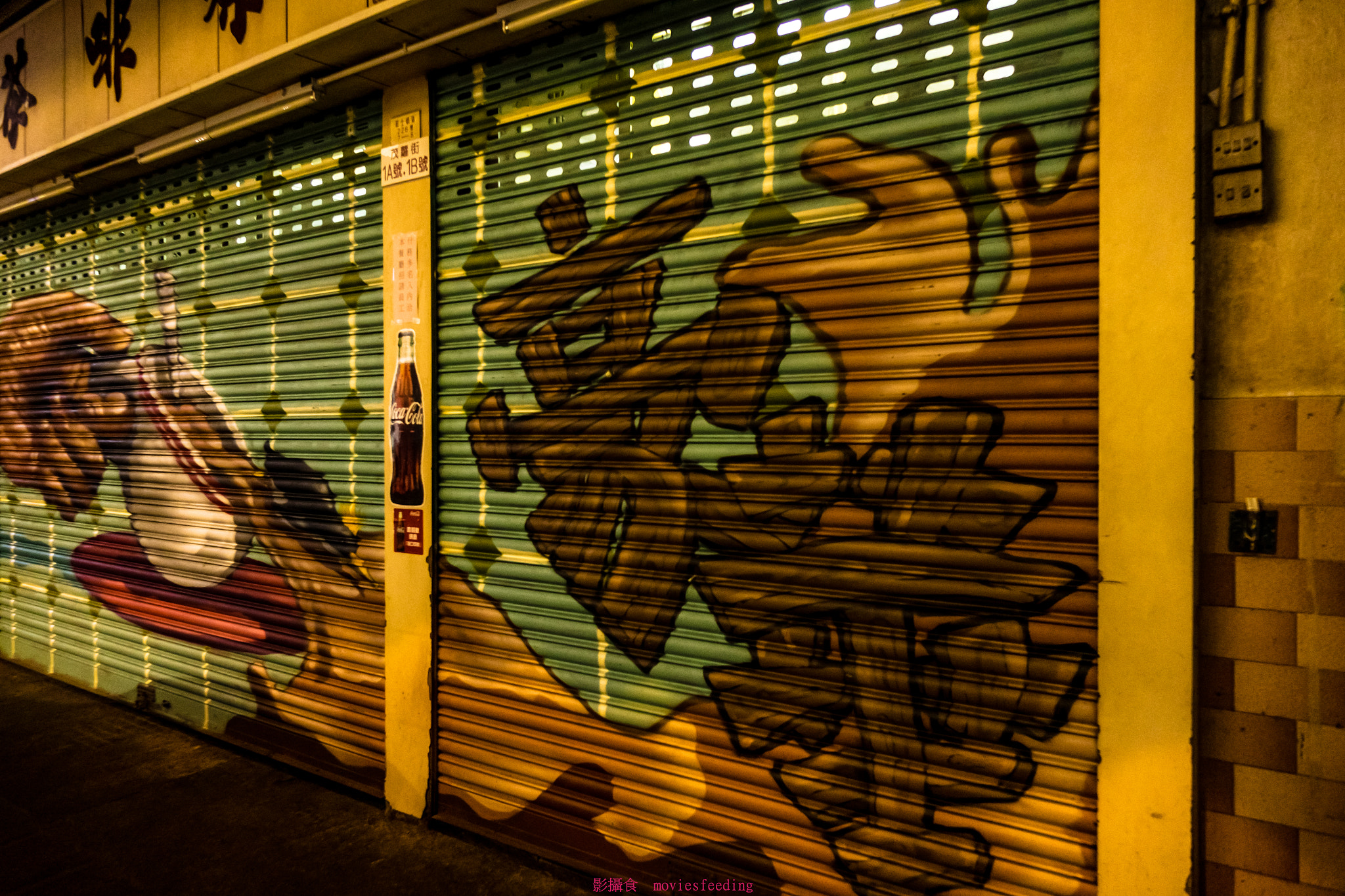 Sony Cyber-shot DSC-RX10 + 24-200mm F2.8 sample photo. 豪華咖啡廳 photography