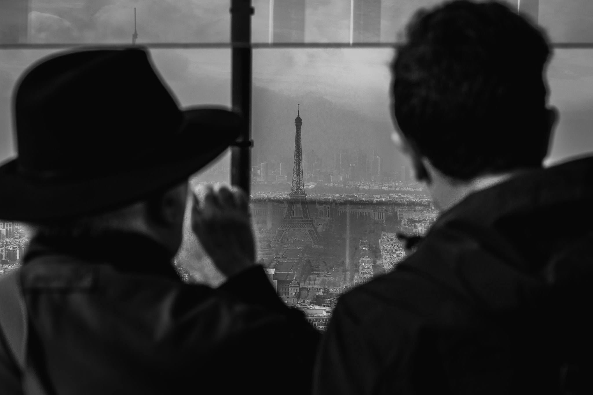 Canon EF 24-70mm F4L IS USM sample photo. Father and son watching over paris photography