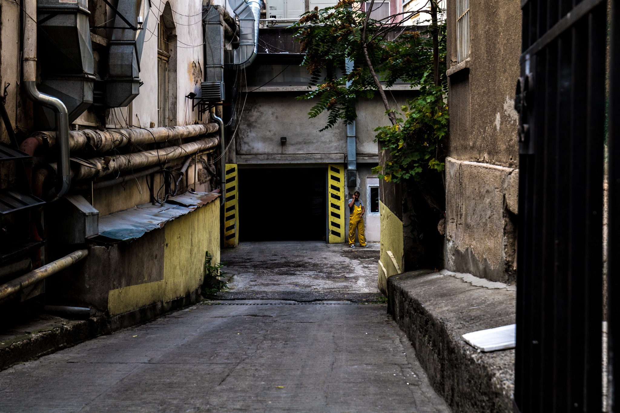 Canon EF 16-35mm F4L IS USM sample photo. An alley to... photography