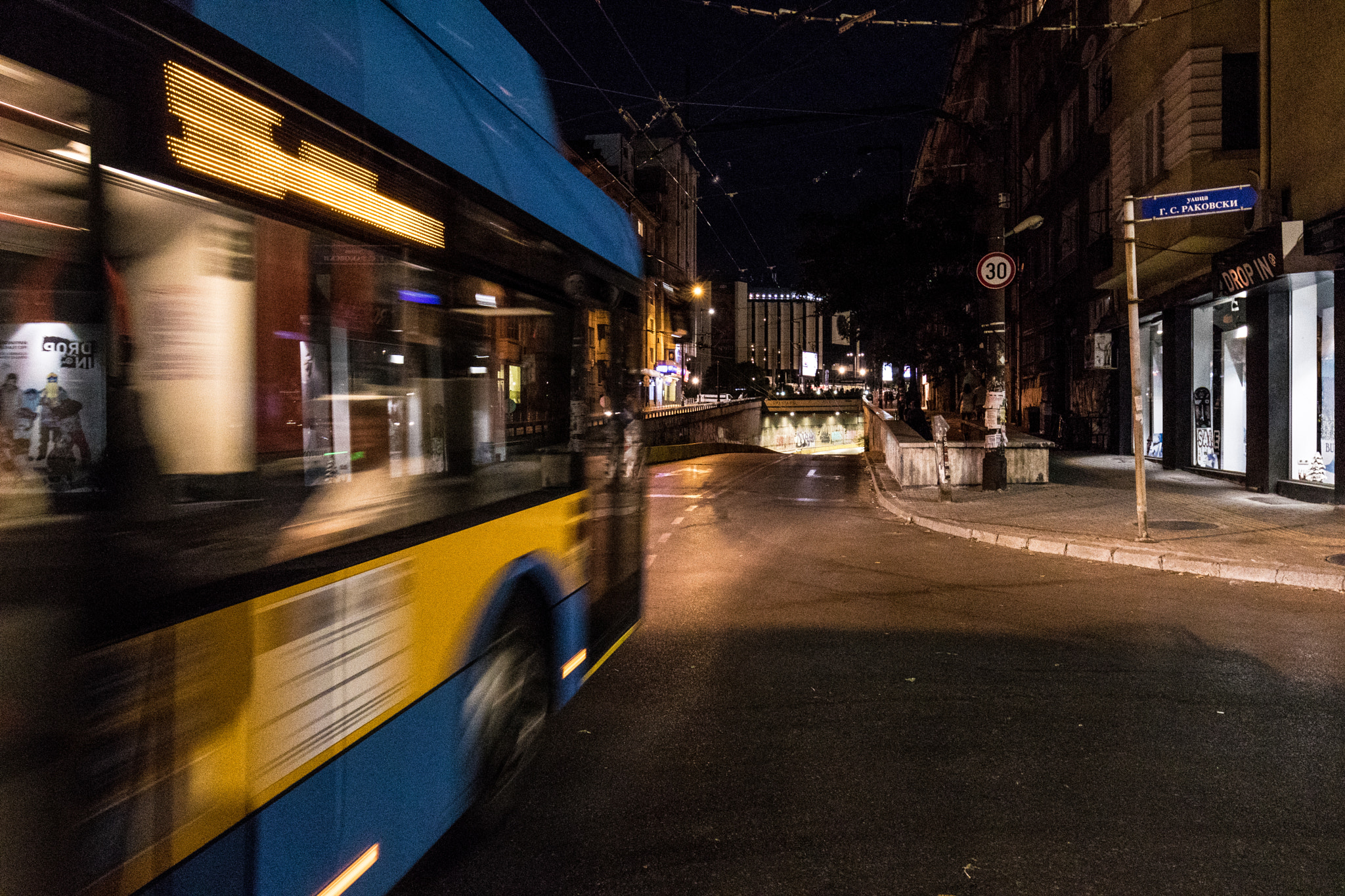 Canon EF 16-35mm F4L IS USM sample photo. Speed photography