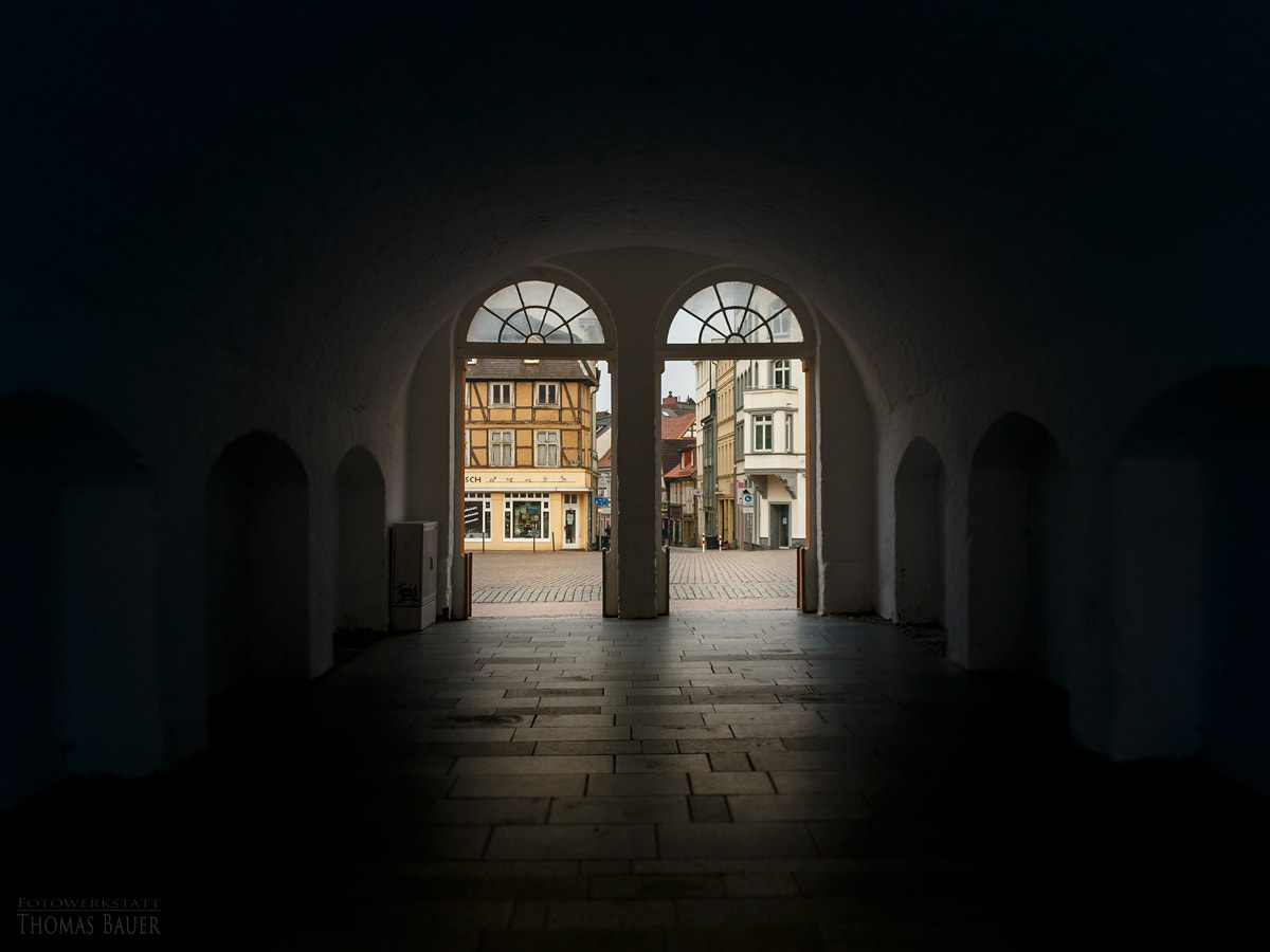 Canon EOS 70D + Tamron AF 18-270mm F3.5-6.3 Di II VC LD Aspherical (IF) MACRO sample photo. Durchgang am schweriner rathaus  -  passage at the schwerin town hall photography