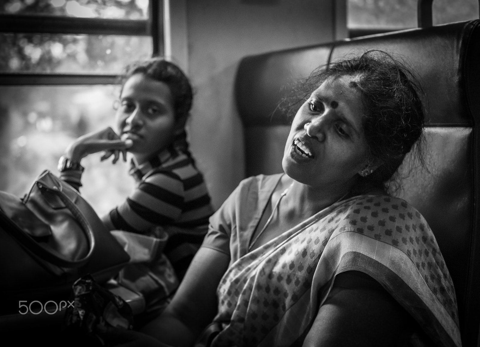 Fujifilm X-Pro2 + Fujifilm XF 35mm F2 R WR sample photo. Mother and daughtert in train photography