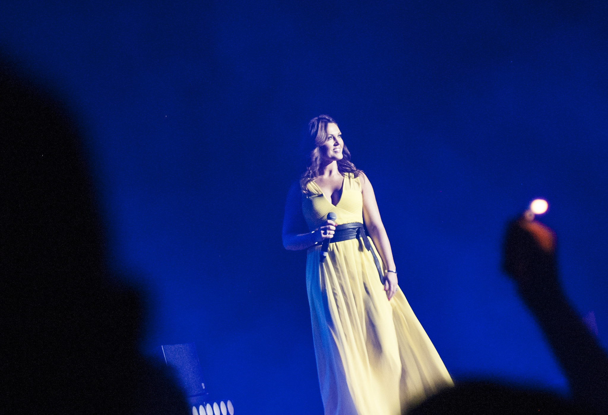 Nikon D50 sample photo. Singing in yellow dress photography