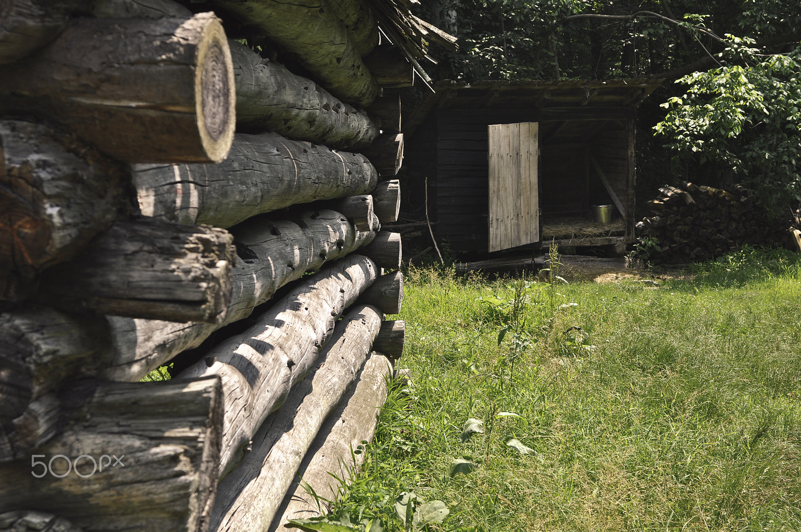 AF Zoom-Nikkor 35-70mm f/2.8 sample photo. Side of an old farm house photography