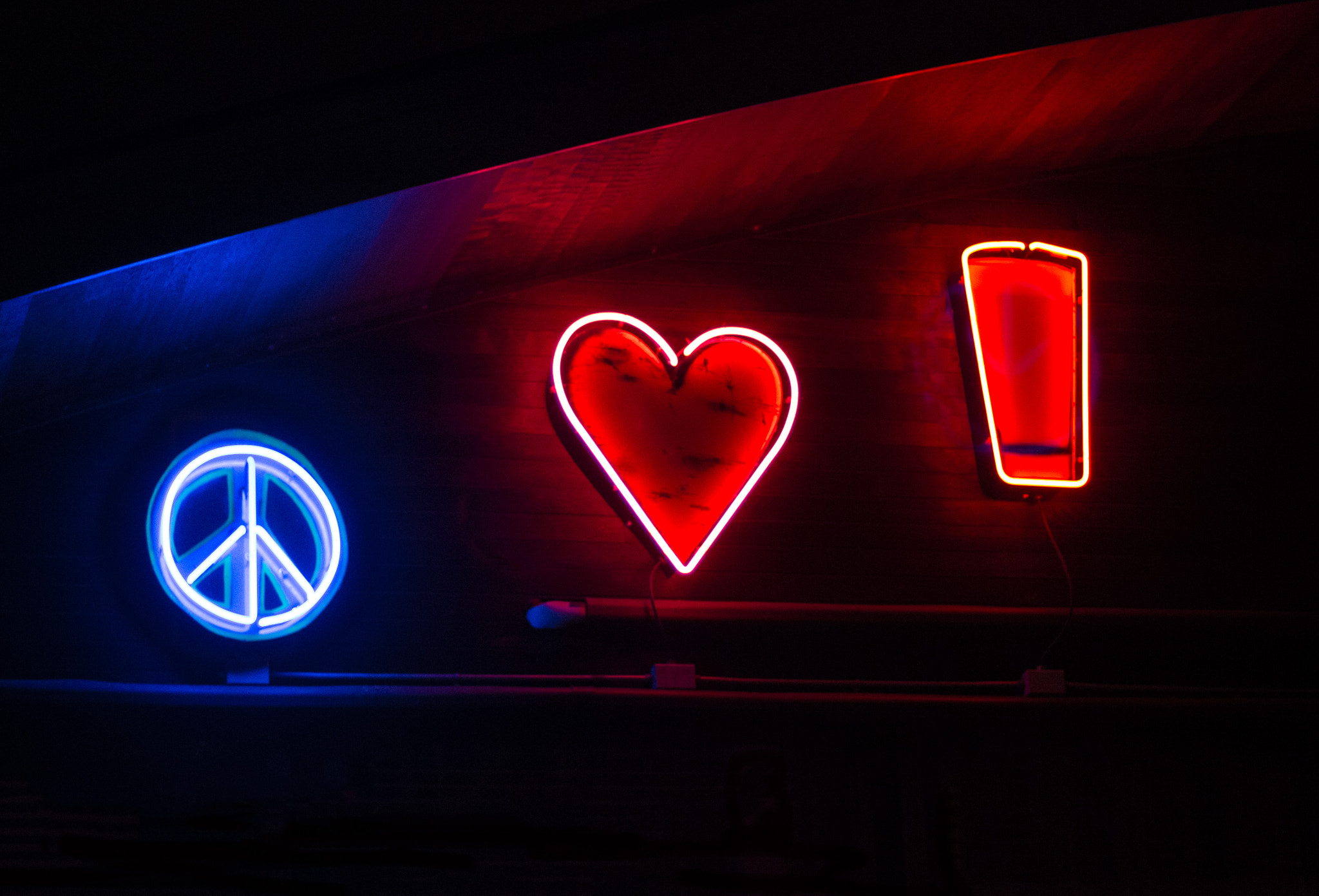 Canon EOS 100D (EOS Rebel SL1 / EOS Kiss X7) sample photo. Peace love beer photography