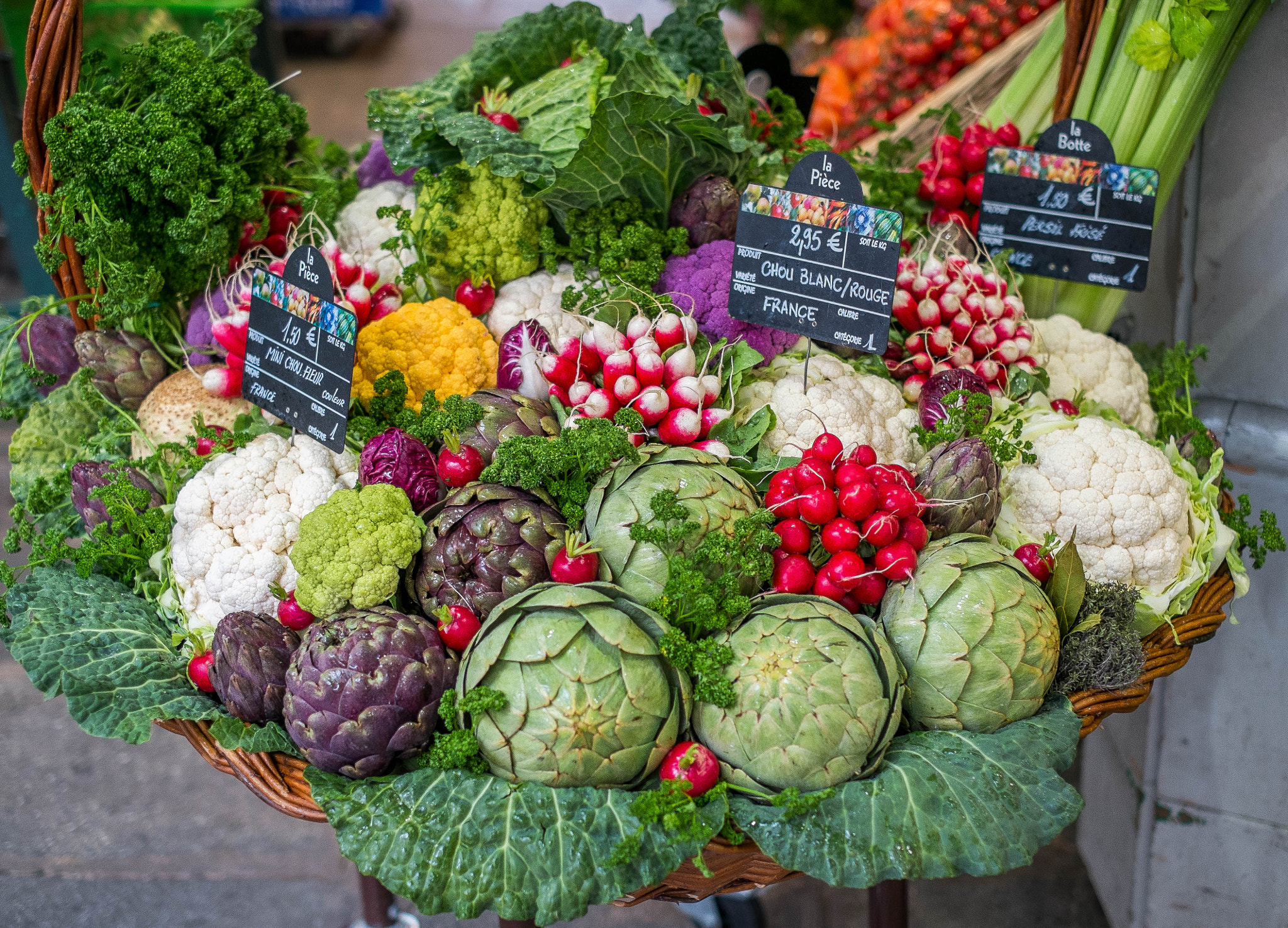Fujifilm X-Pro1 + Fujifilm XF 35mm F1.4 R sample photo. Market bounty photography