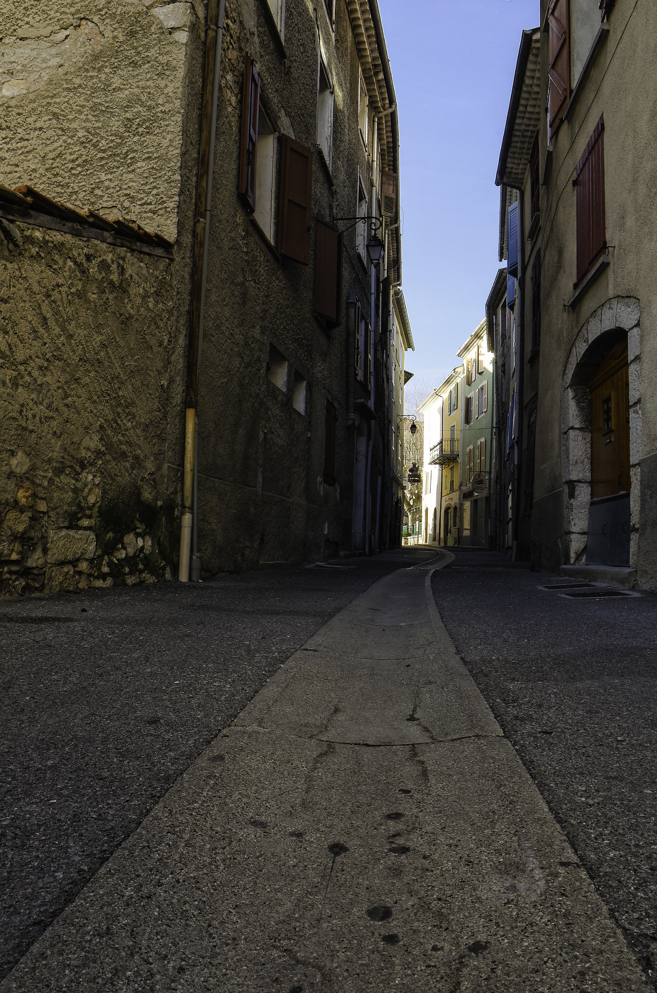 Samyang 14mm F2.8 ED AS IF UMC sample photo. Street of castellane village photography