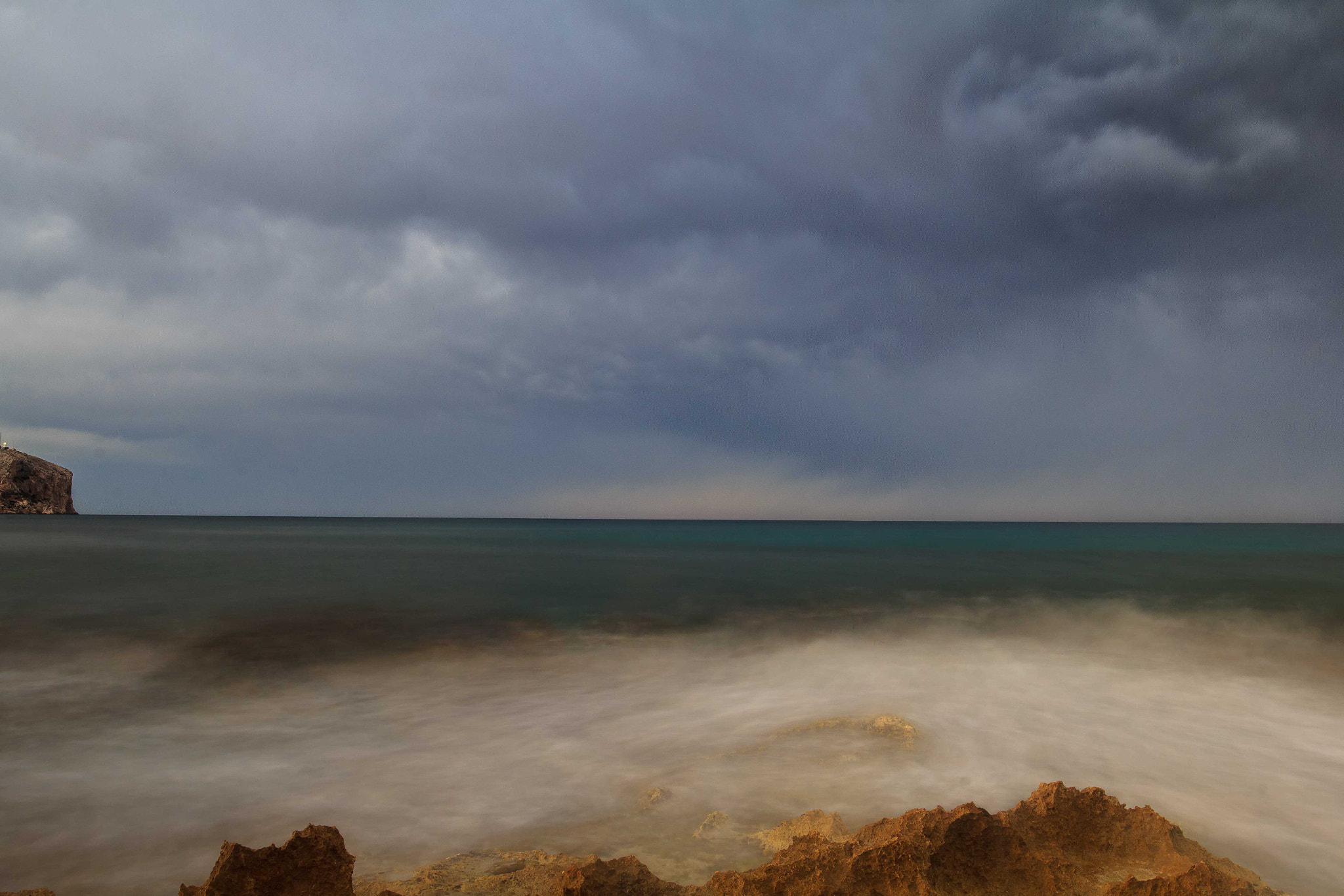 Canon EF 16-35mm F4L IS USM sample photo. Amenazando tormenta photography