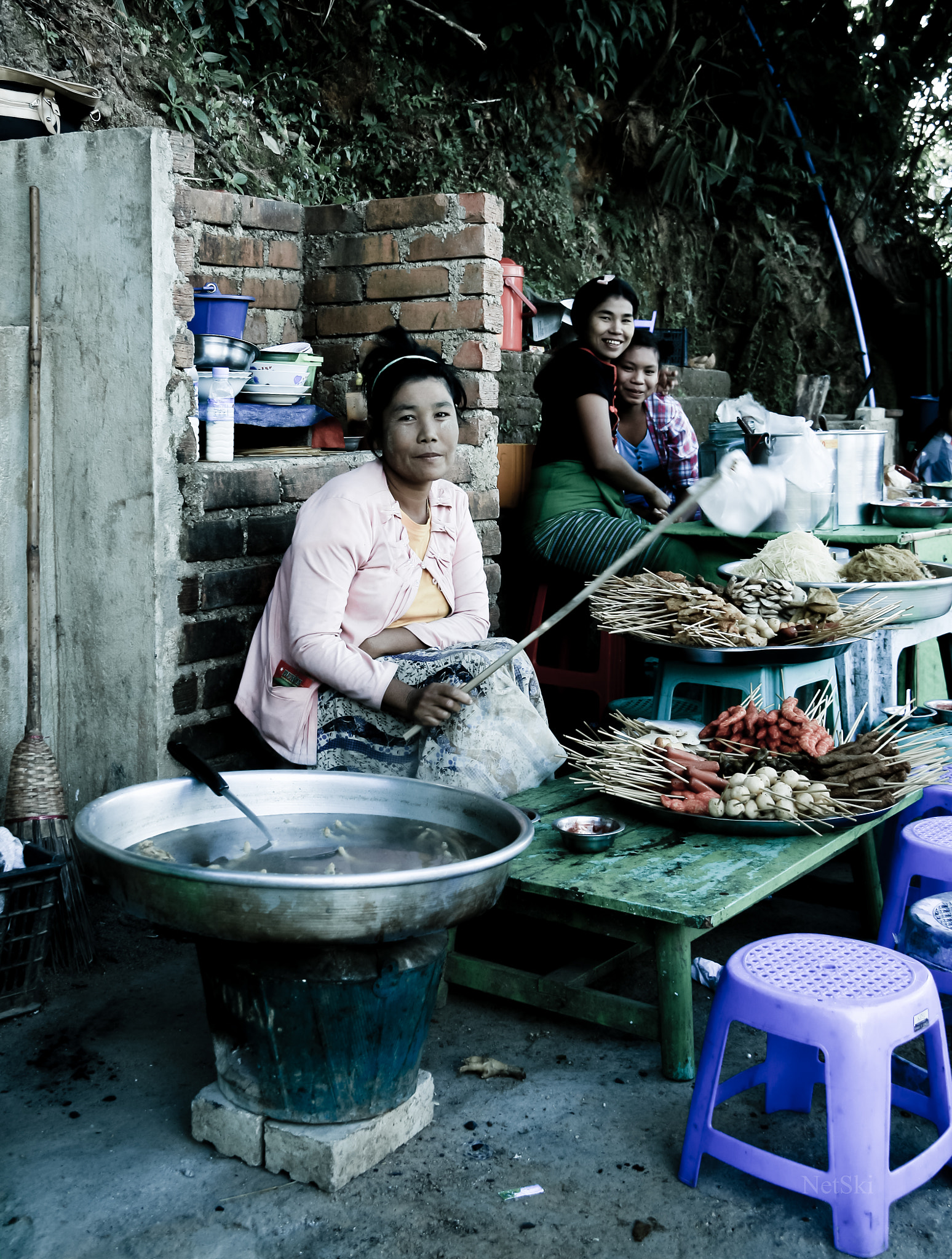 Canon EF-S 18-200mm F3.5-5.6 IS sample photo. The cooks of mount kyaiktiyo. photography