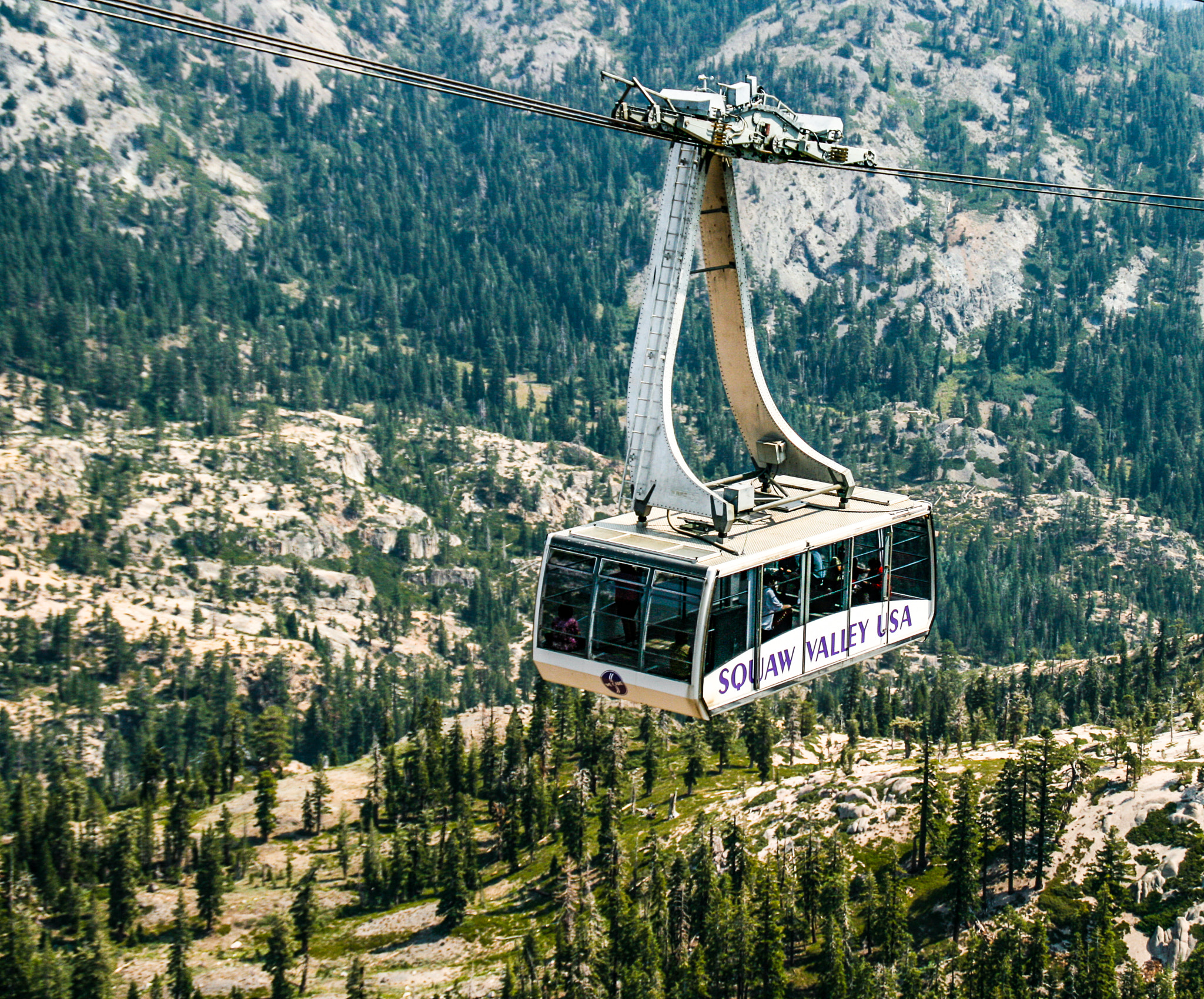 Canon EOS 400D (EOS Digital Rebel XTi / EOS Kiss Digital X) sample photo. Gondola at squaw valley photography