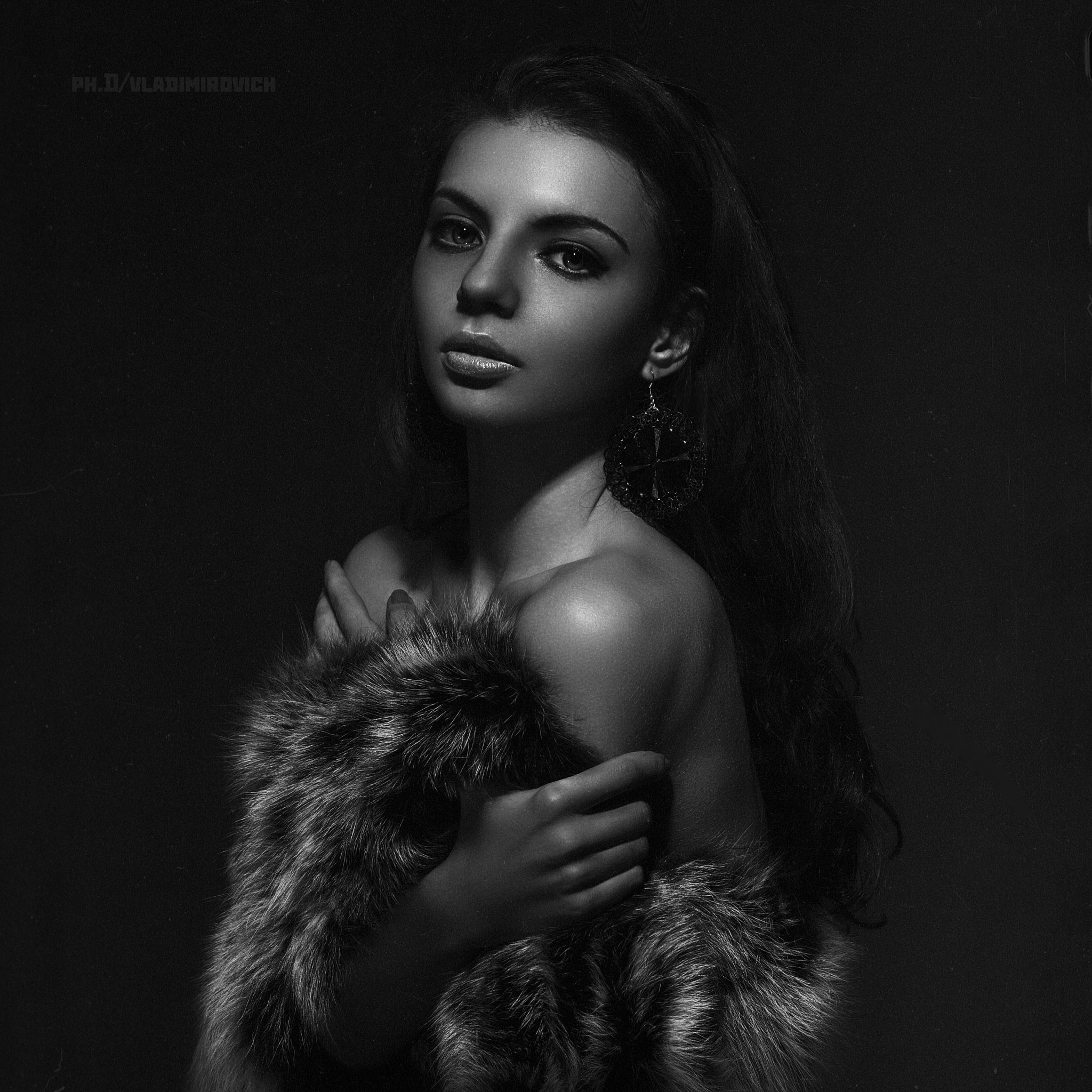 Canon EOS 5D sample photo. Girl with a fur cover photography
