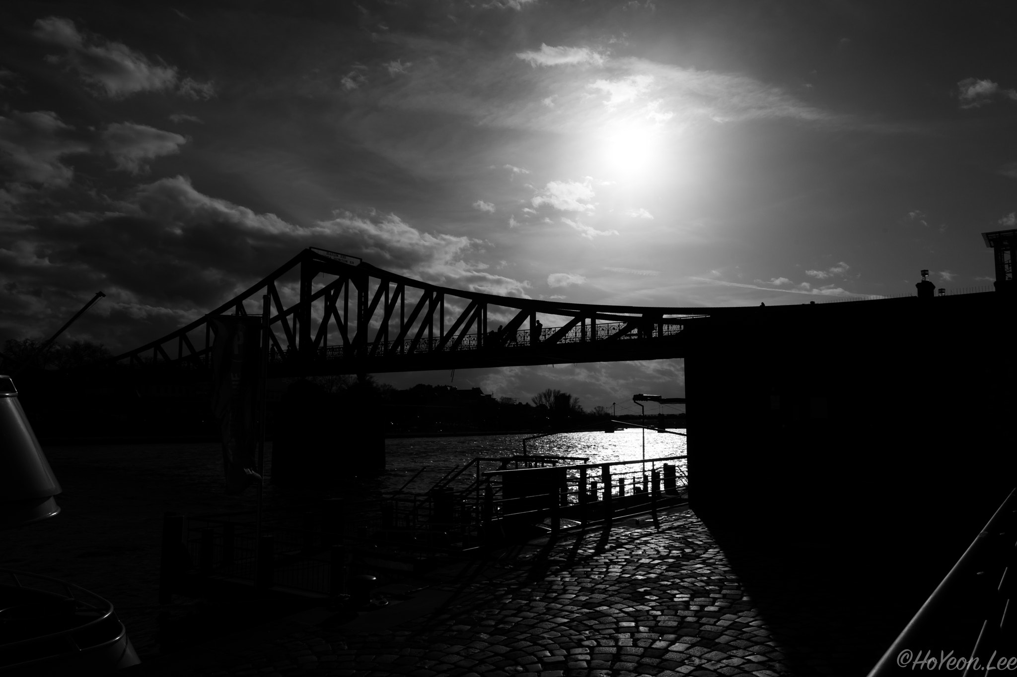 Sony FE 28mm F2 sample photo. Peace on the bridge photography