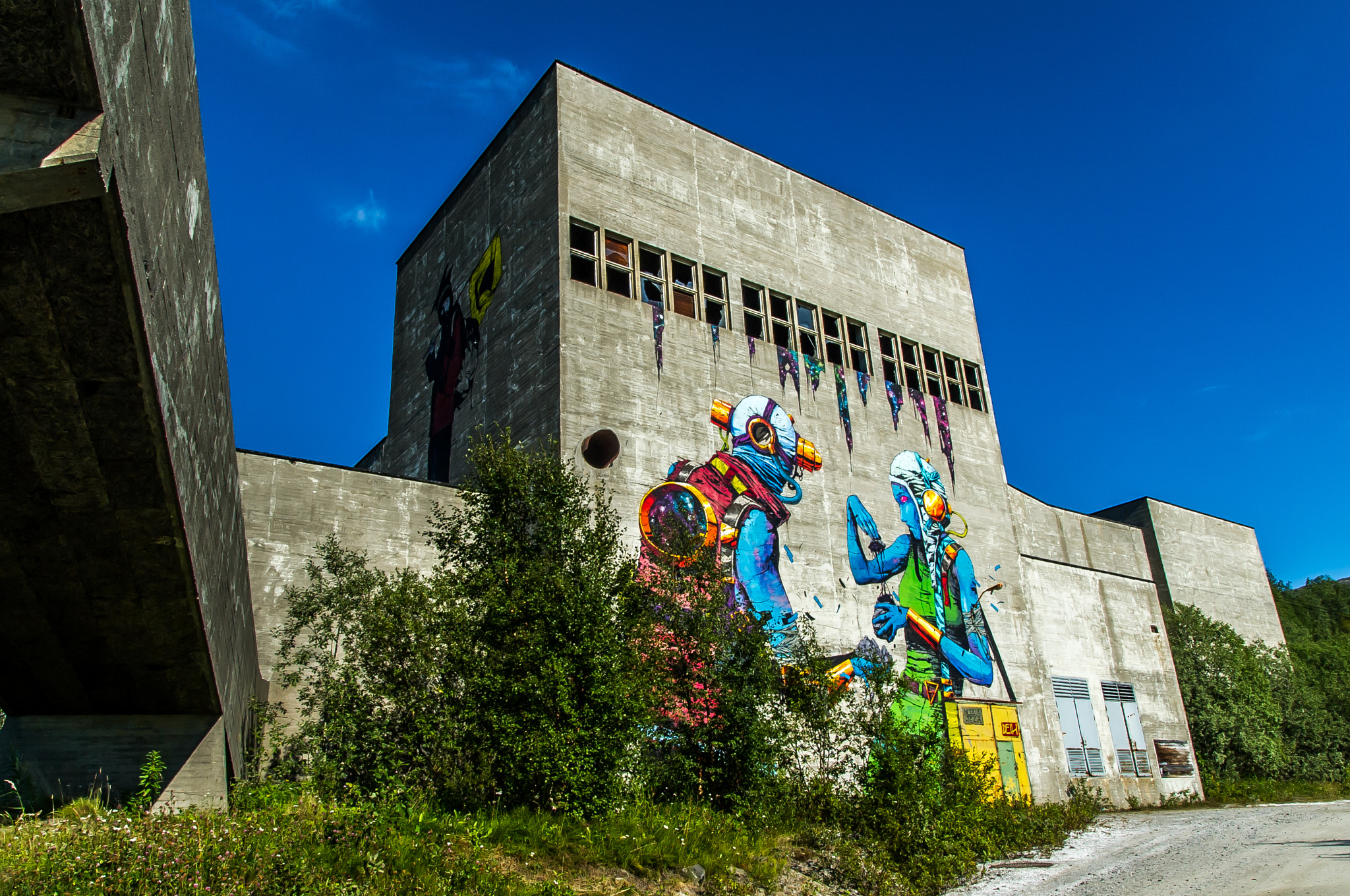 Nikon D3S + Sigma 17-70mm F2.8-4 DC Macro OS HSM sample photo. Streetart in sulitjelma /norway photography