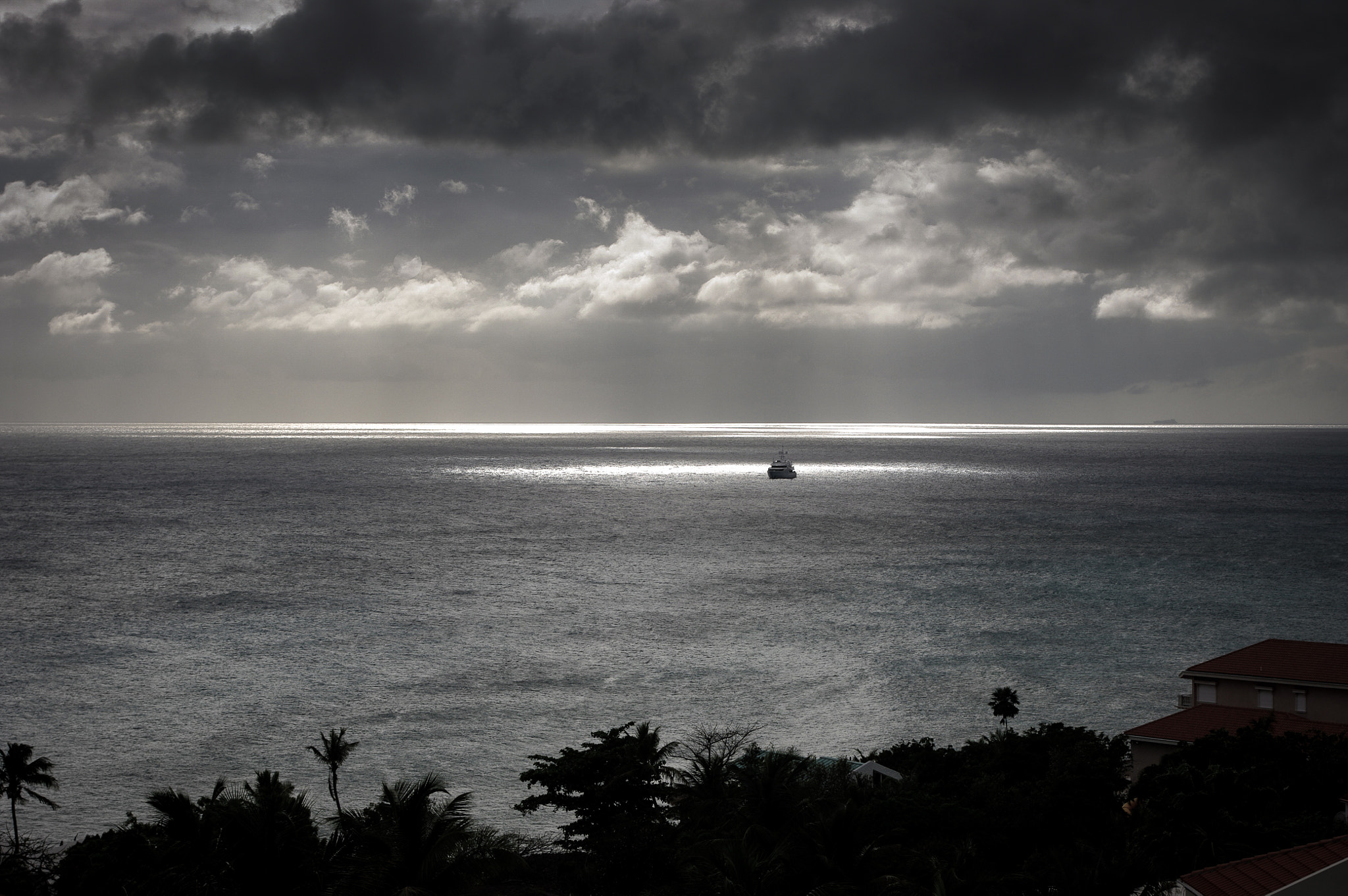 Pentax K20D sample photo. An ocean view from sint-maarten photography