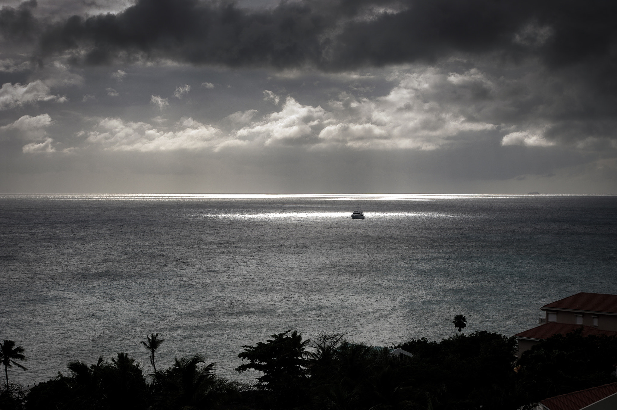 Pentax K20D + Pentax smc DA 18-55mm F3.5-5.6 ED AL II (IF) sample photo. An ocean view from sint-maarten photography