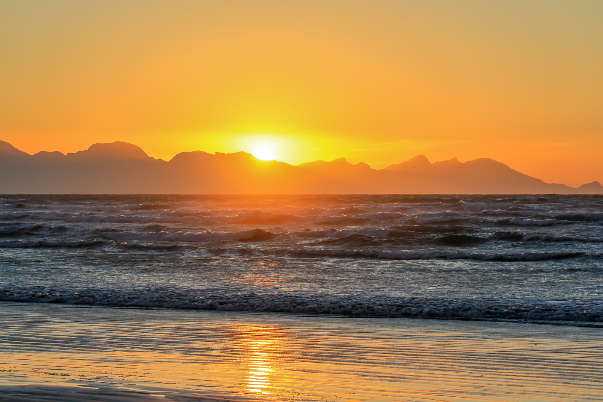 Canon EOS 550D (EOS Rebel T2i / EOS Kiss X4) + Tamron SP 35mm F1.8 Di VC USD sample photo. Sunrise at muizenberg photography