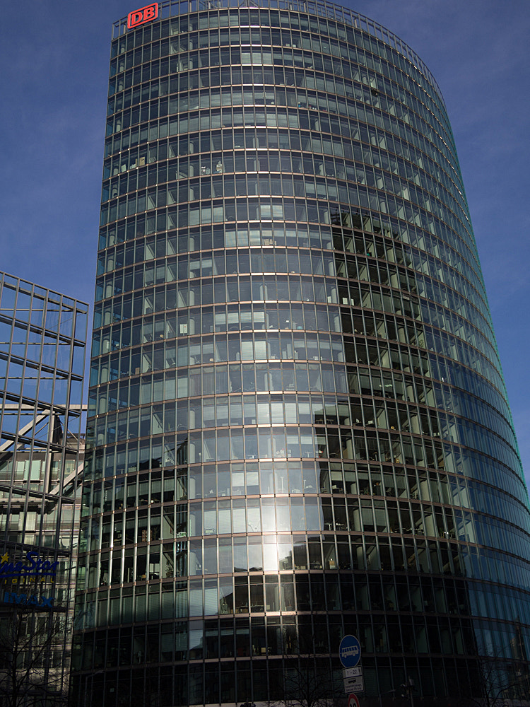 Olympus OM-D E-M5 sample photo. Das db hochhaus in berlin photography