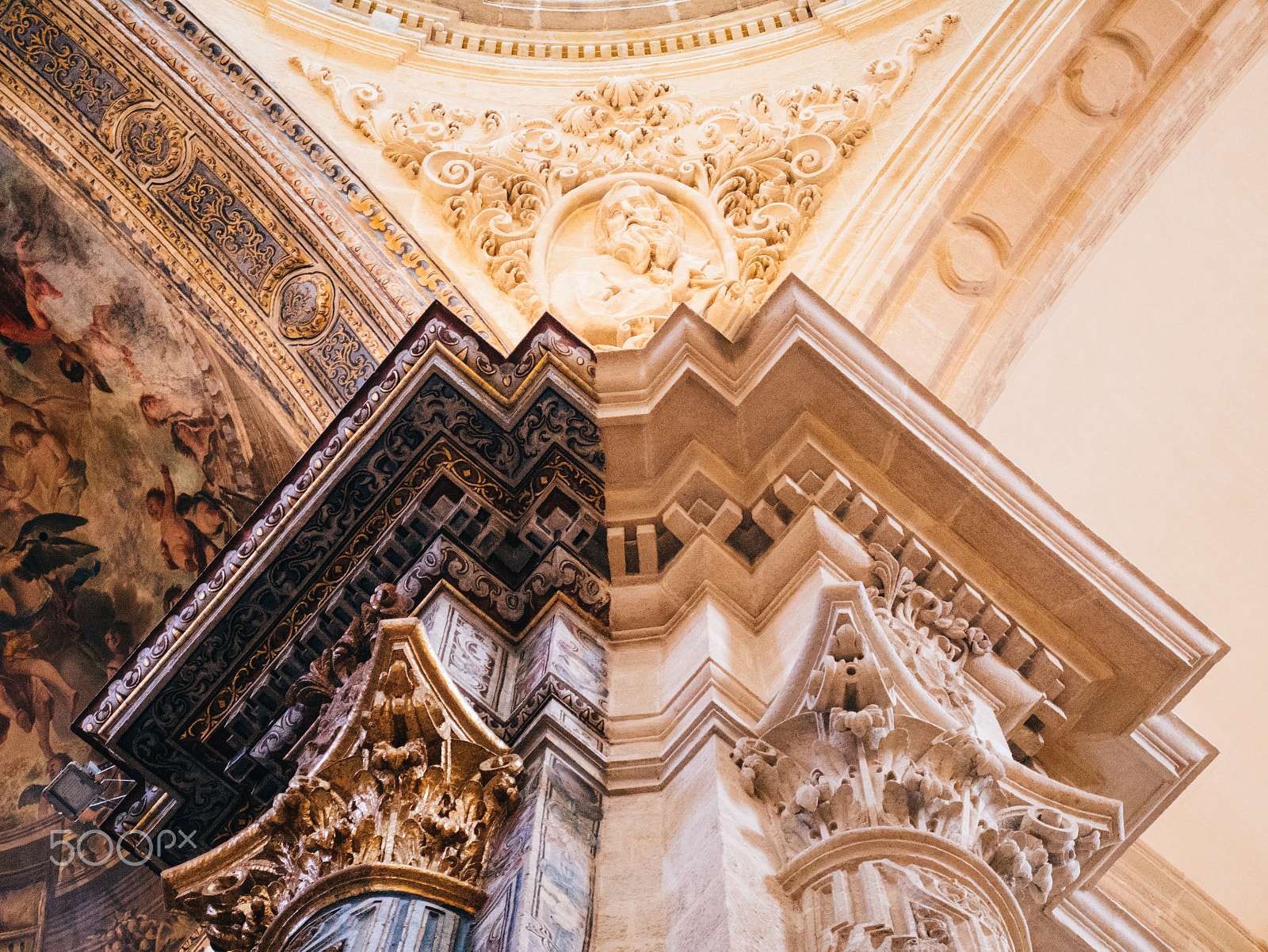 Panasonic Lumix DMC-GX85 (Lumix DMC-GX80 / Lumix DMC-GX7 Mark II) sample photo. Columns of the domes of the iglesia del salvador photography