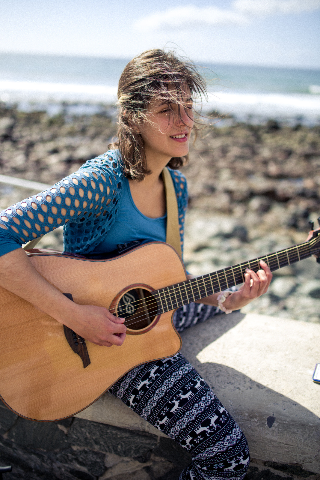 Pentax K-1 + Sigma 35mm F1.4 DG HSM Art sample photo. Playing guitar at the beach photography