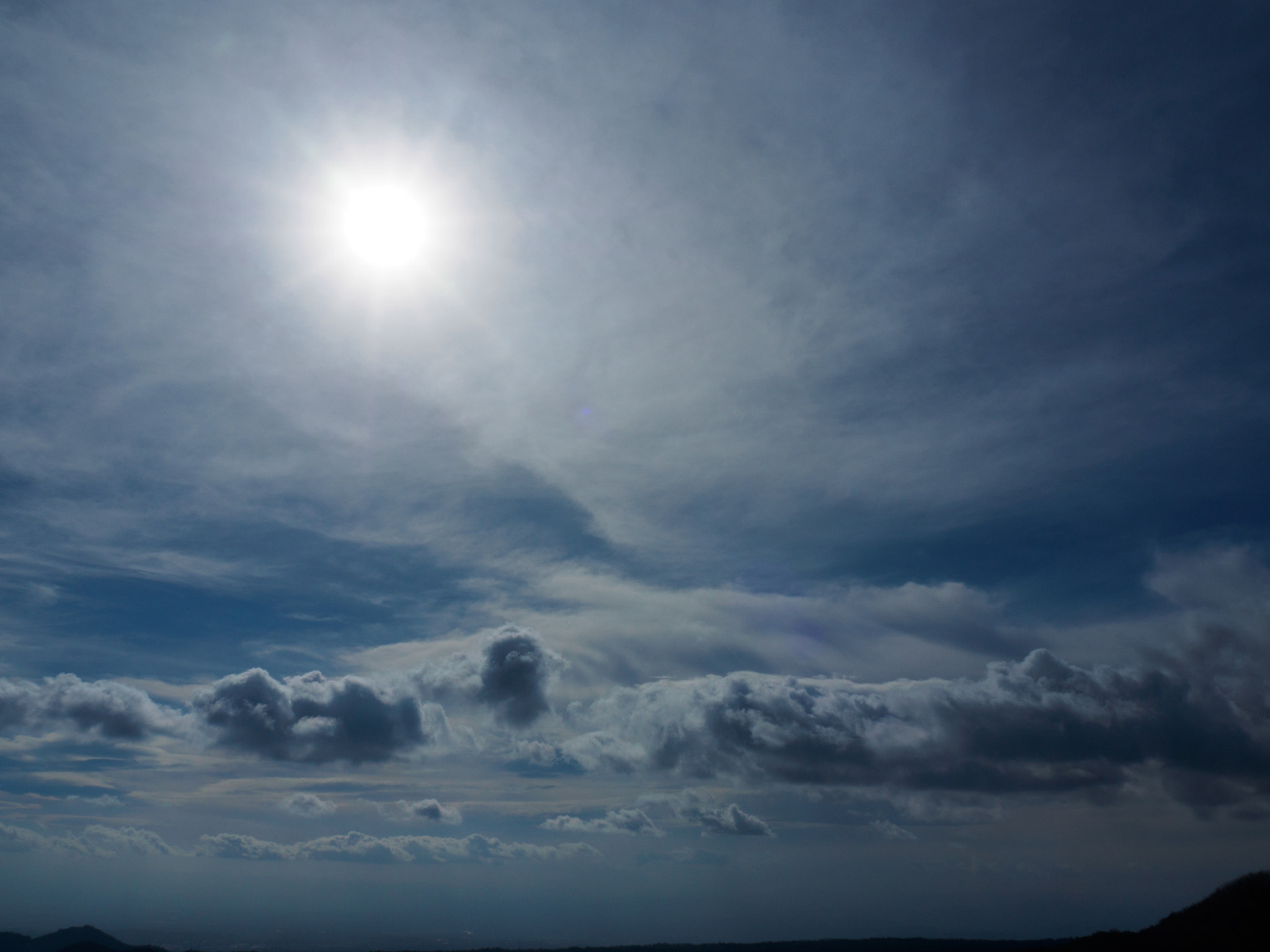 OLYMPUS M.14-150mm F4.0-5.6 II sample photo. Across the clouds photography