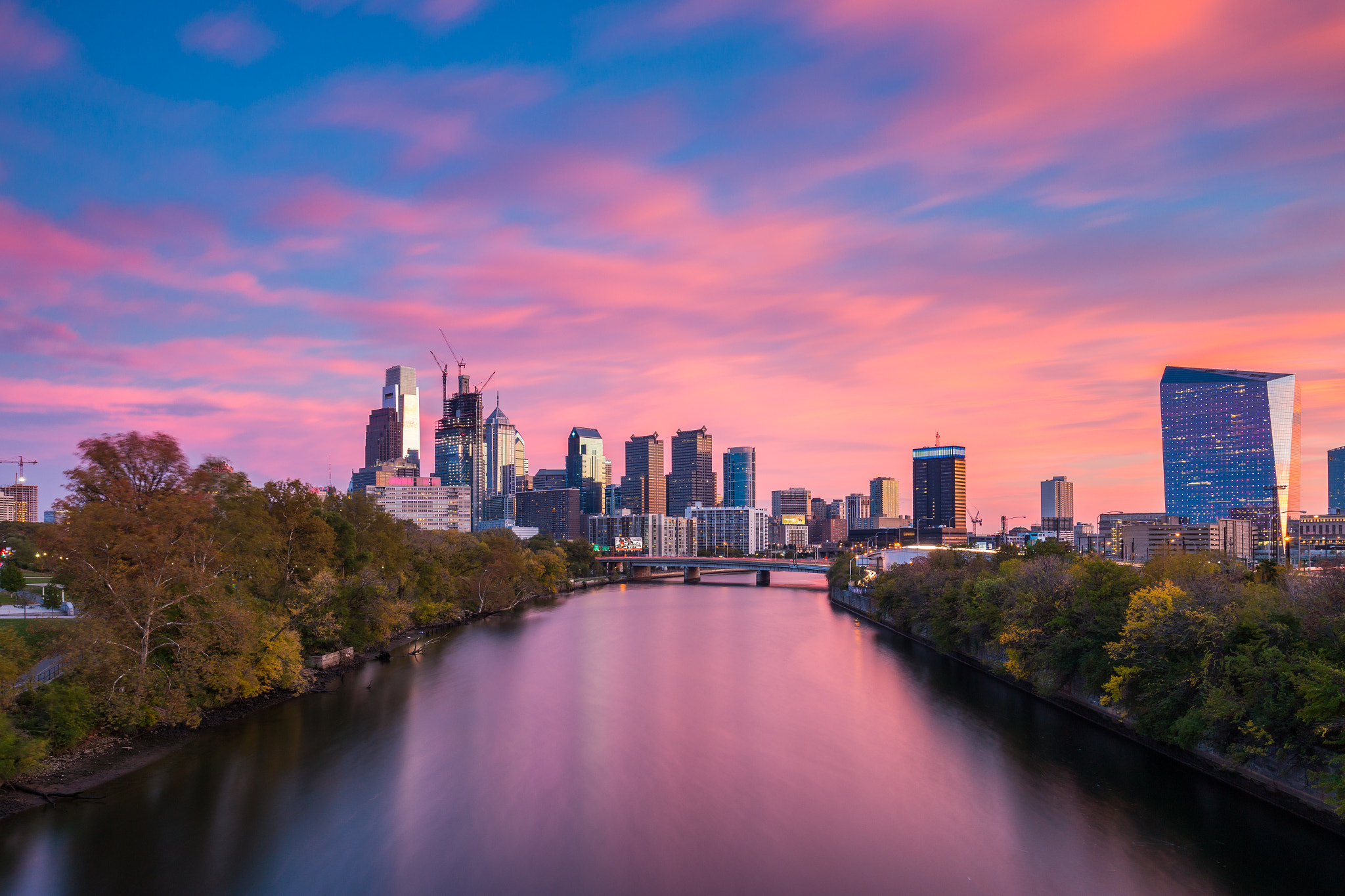 Canon EF 16-35mm F4L IS USM sample photo. Pink philly sunset photography