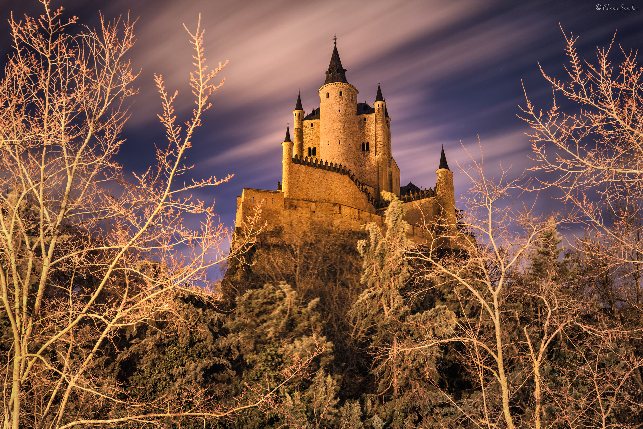 Canon EF 16-35mm F4L IS USM sample photo. The rise of the phoenix || alcázar de segovia photography