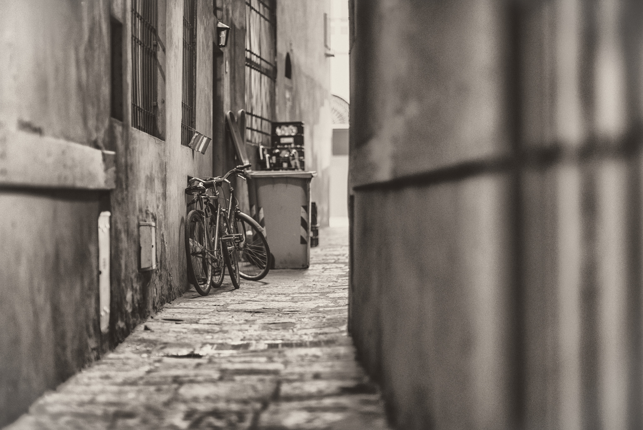 Nikon D750 + Sigma 85mm F1.4 EX DG HSM sample photo. Streets of firenze photography