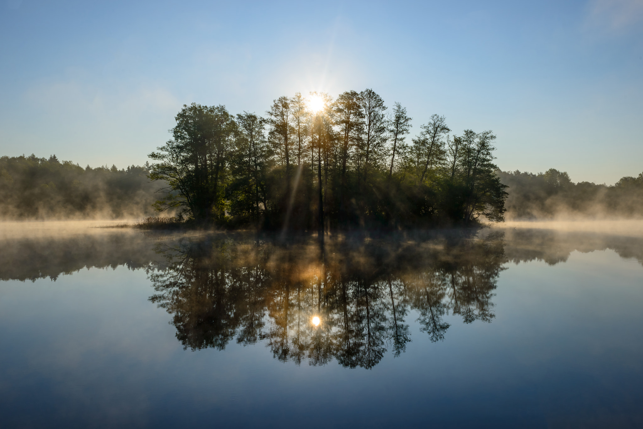 Nikon D800 + Nikon AF Nikkor 28mm F2.8D sample photo. Komosa lake photography