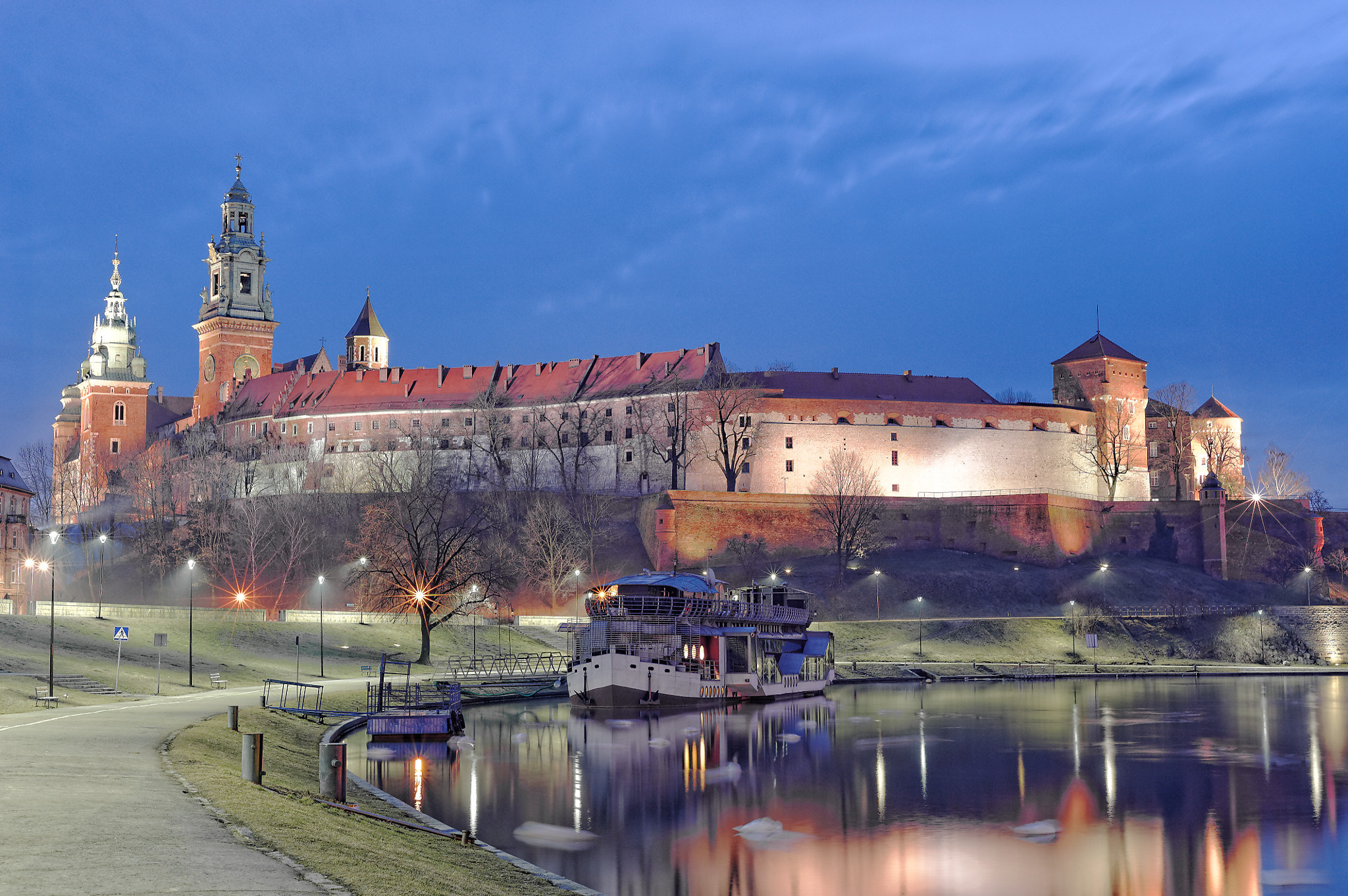 Nikon D700 + Nikon AF Nikkor 50mm F1.8D sample photo. Wawel royal castle - cracow - poland photography