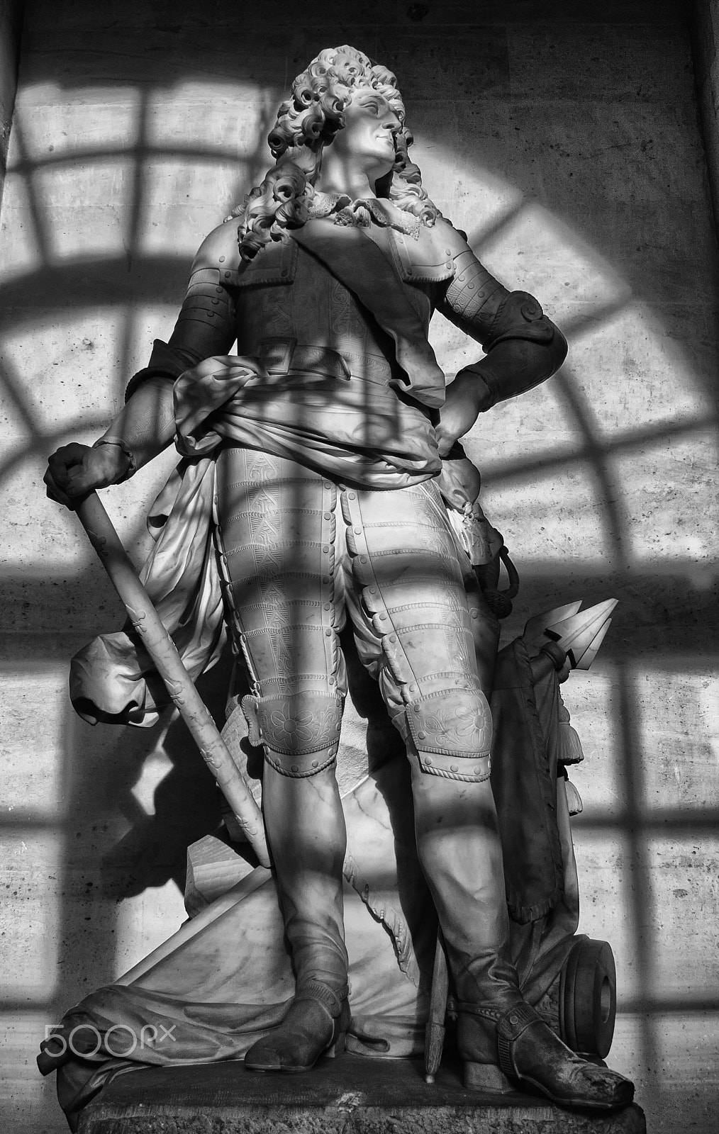 Canon EOS 1000D (EOS Digital Rebel XS / EOS Kiss F) + Canon EF-S 18-55mm F3.5-5.6 II sample photo. Versailles statue photography
