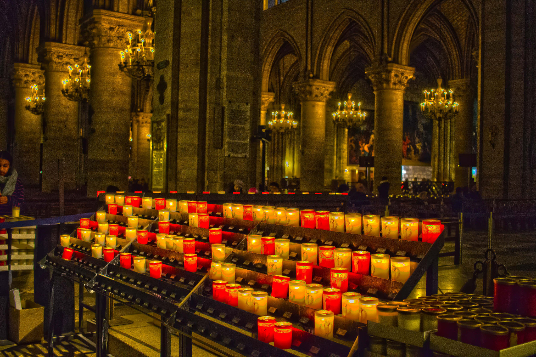 Canon EOS 100D (EOS Rebel SL1 / EOS Kiss X7) + Canon EF-S 24mm F2.8 STM sample photo. Candles at notre dame photography
