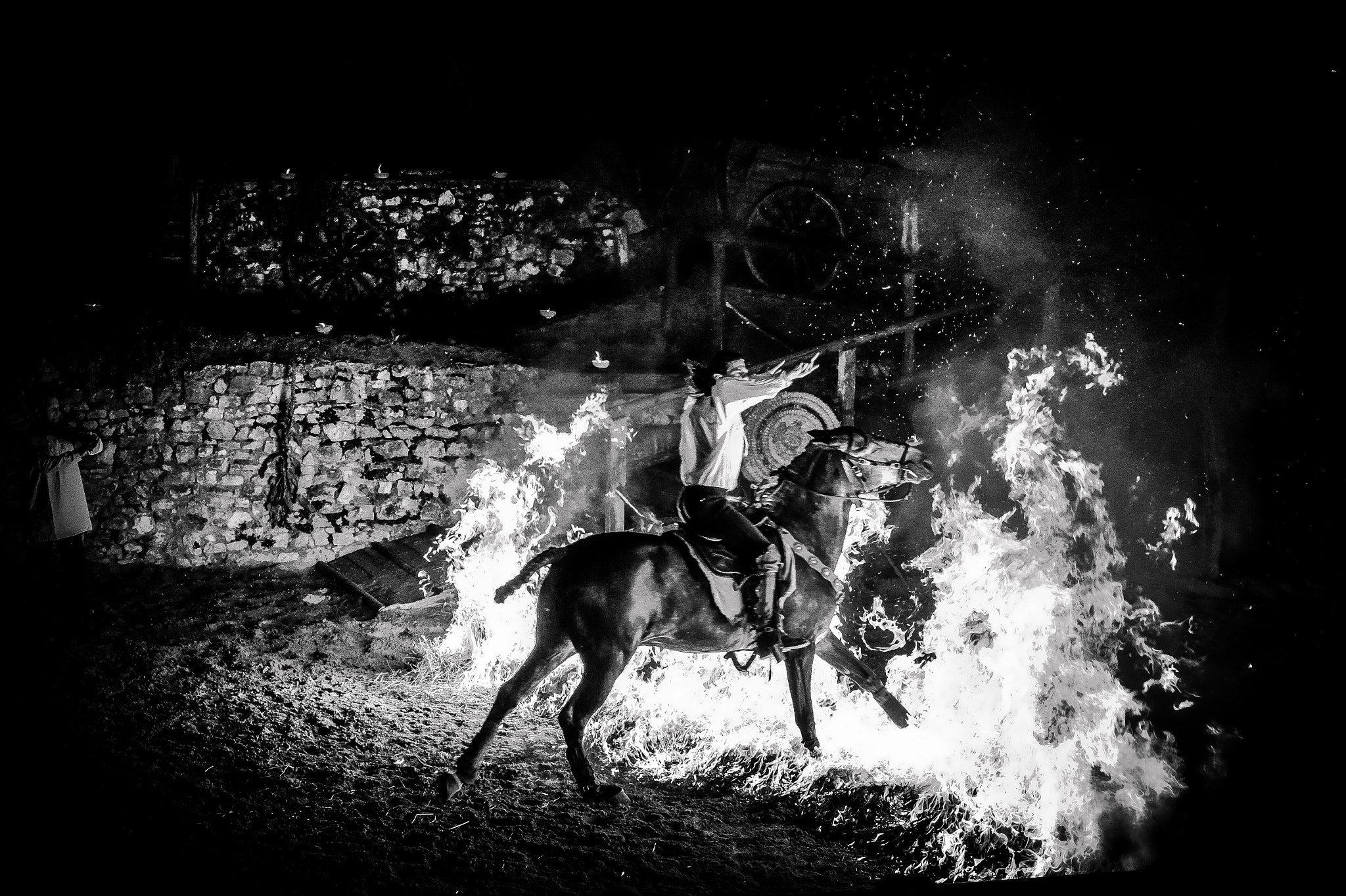 Fujifilm X-E2 + Fujifilm XF 35mm F1.4 R sample photo. Le cavalier de feu photography