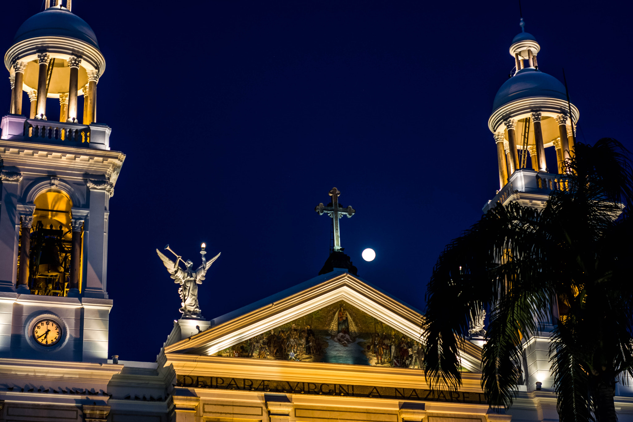 Nikon D5200 + Nikon AF Nikkor 50mm F1.8D sample photo. Basílica santuário belém-pa photography