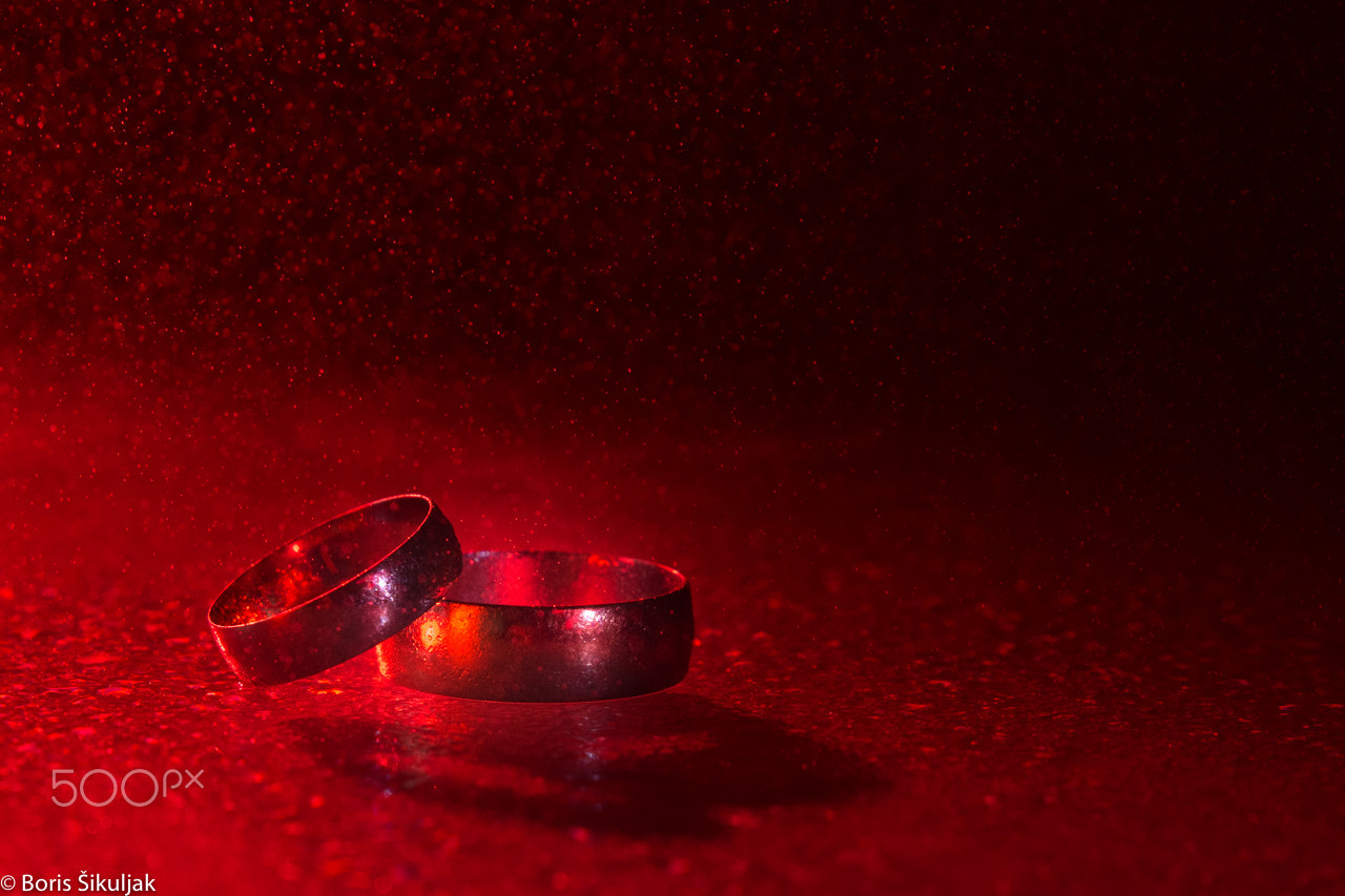 Nikon D7200 + Tamron SP 24-70mm F2.8 Di VC USD sample photo. Wedding rings_red photography