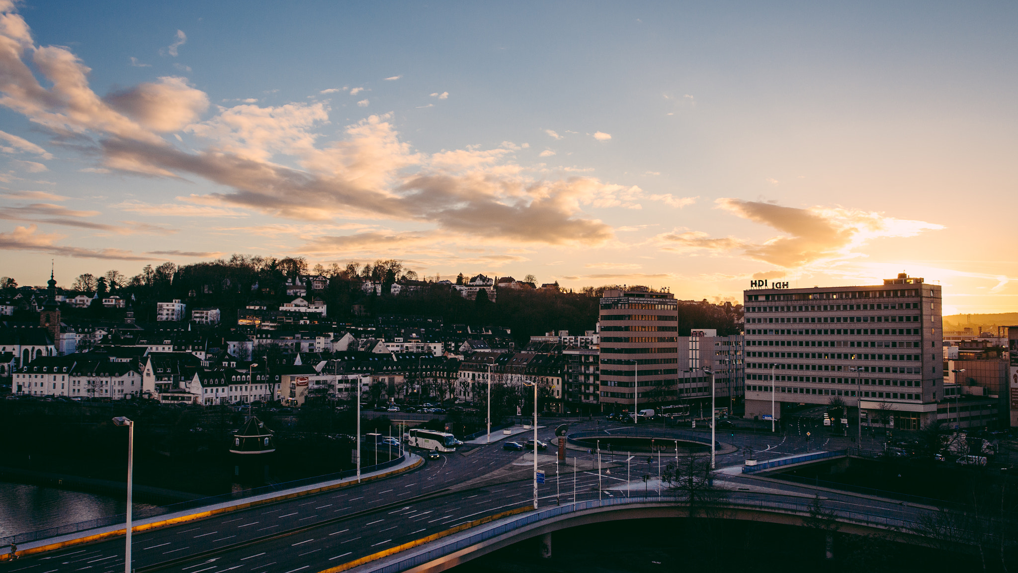 Canon EOS 700D (EOS Rebel T5i / EOS Kiss X7i) + Canon EF 17-40mm F4L USM sample photo. Sunset from the balcony photography