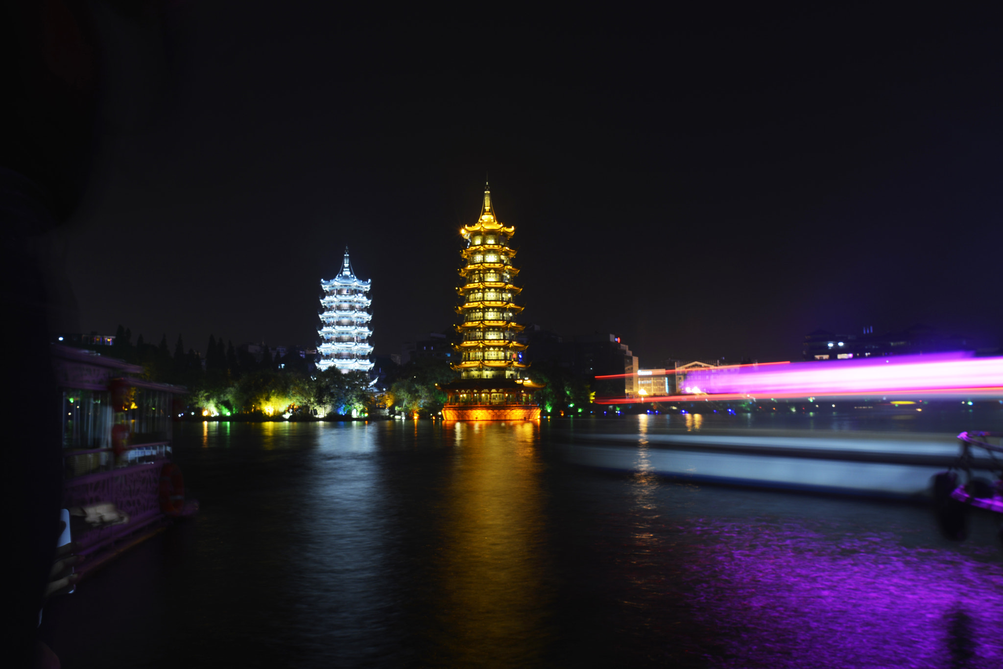 Nikon D800 + Nikon AF Nikkor 20mm F2.8D sample photo. Velocidad photography