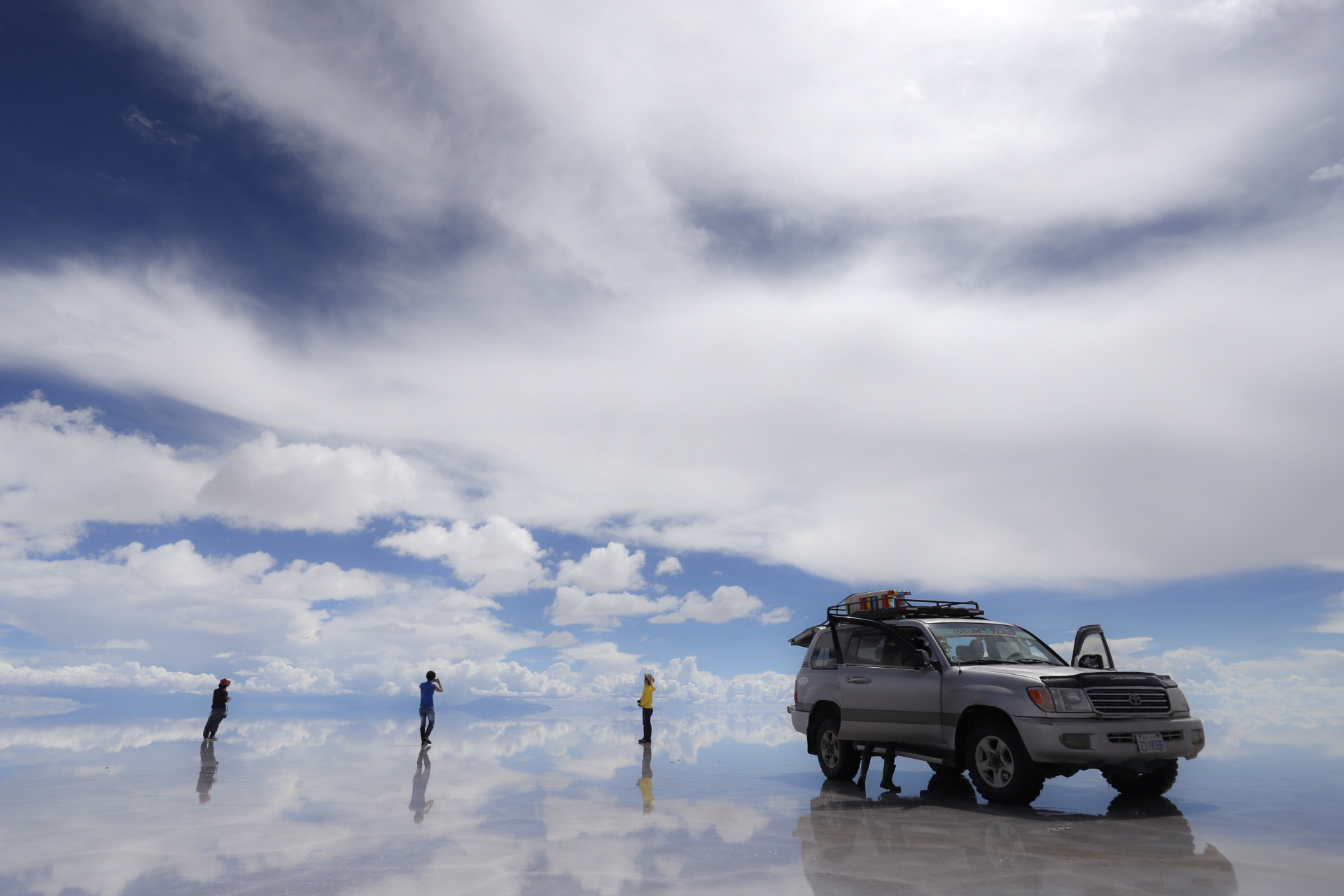 Canon EOS 6D + Canon EF 20mm F2.8 USM sample photo. Refleation on uyuni salt flat photography