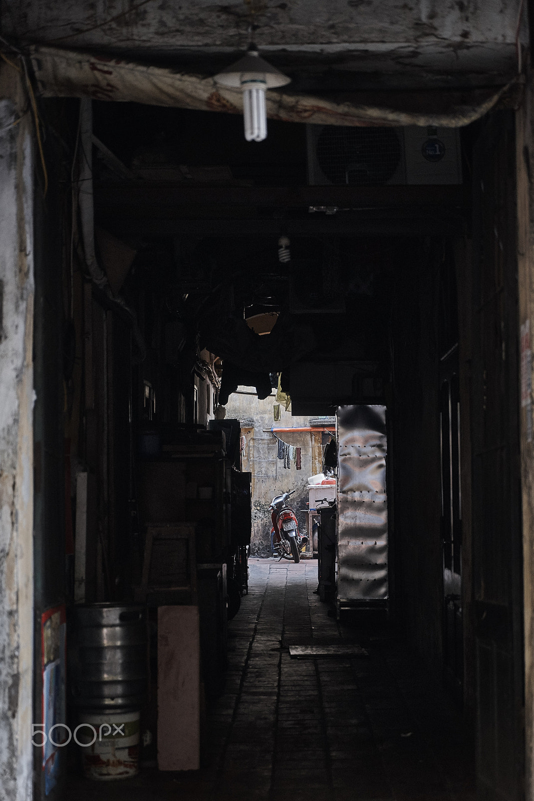 Sony a7 sample photo. Pasillo en hanoi photography