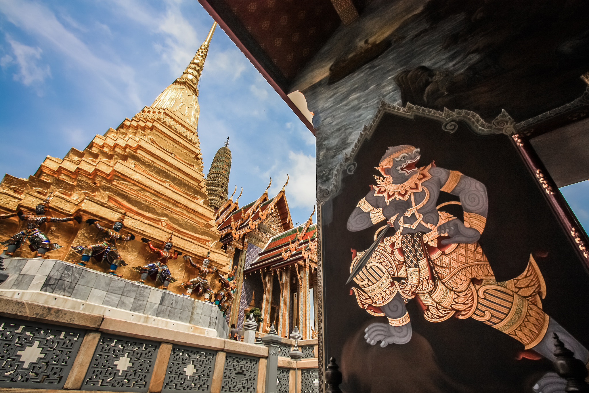 Canon EF-S 10-22mm F3.5-4.5 USM sample photo. Inside wat phra kaew, bangkok. photography