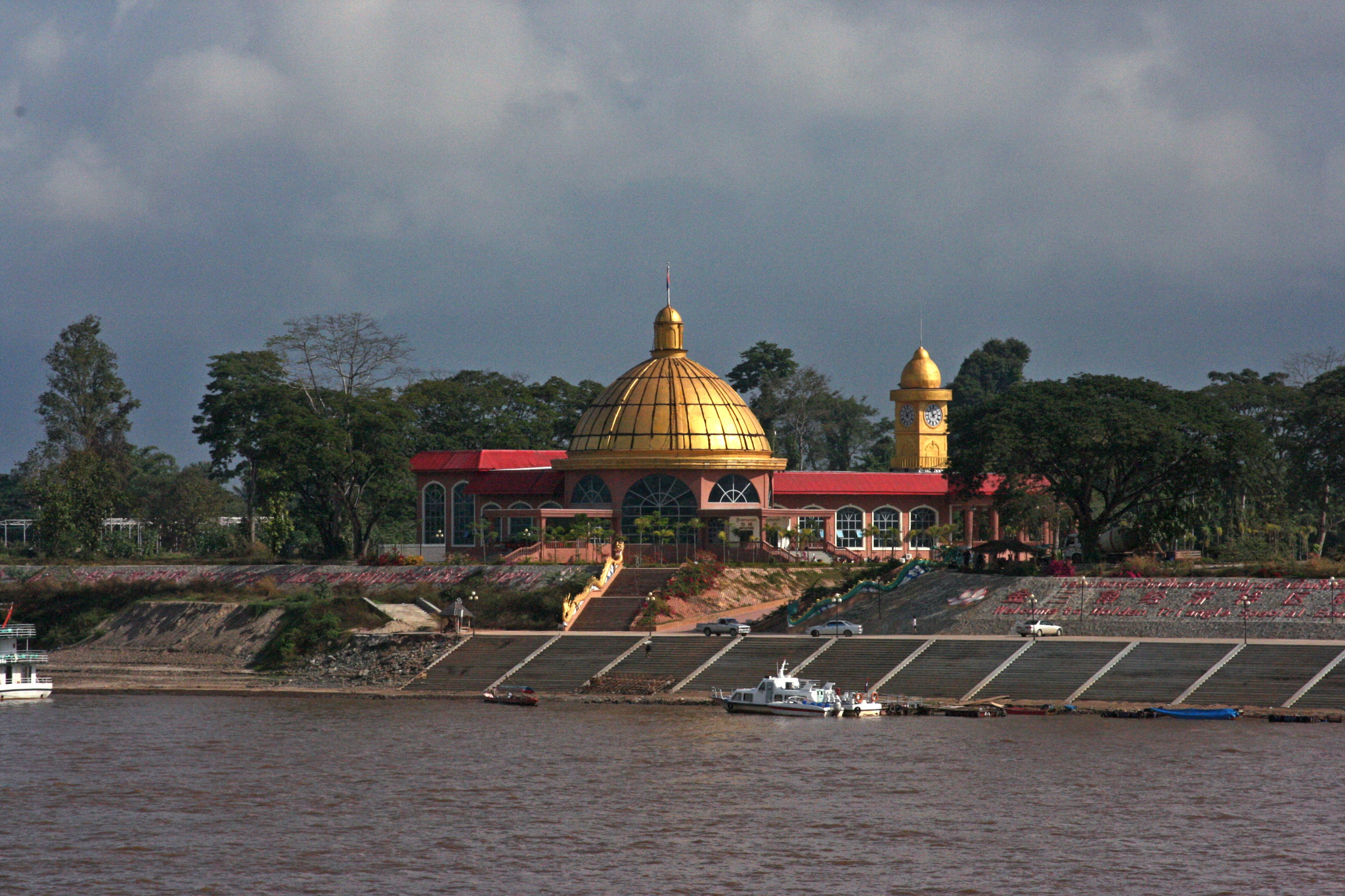Canon EF 28-105mm f/3.5-4.5 USM sample photo. The kings romans casino in laos, the golden triangle along the mekong river at ban sop ruak,... photography