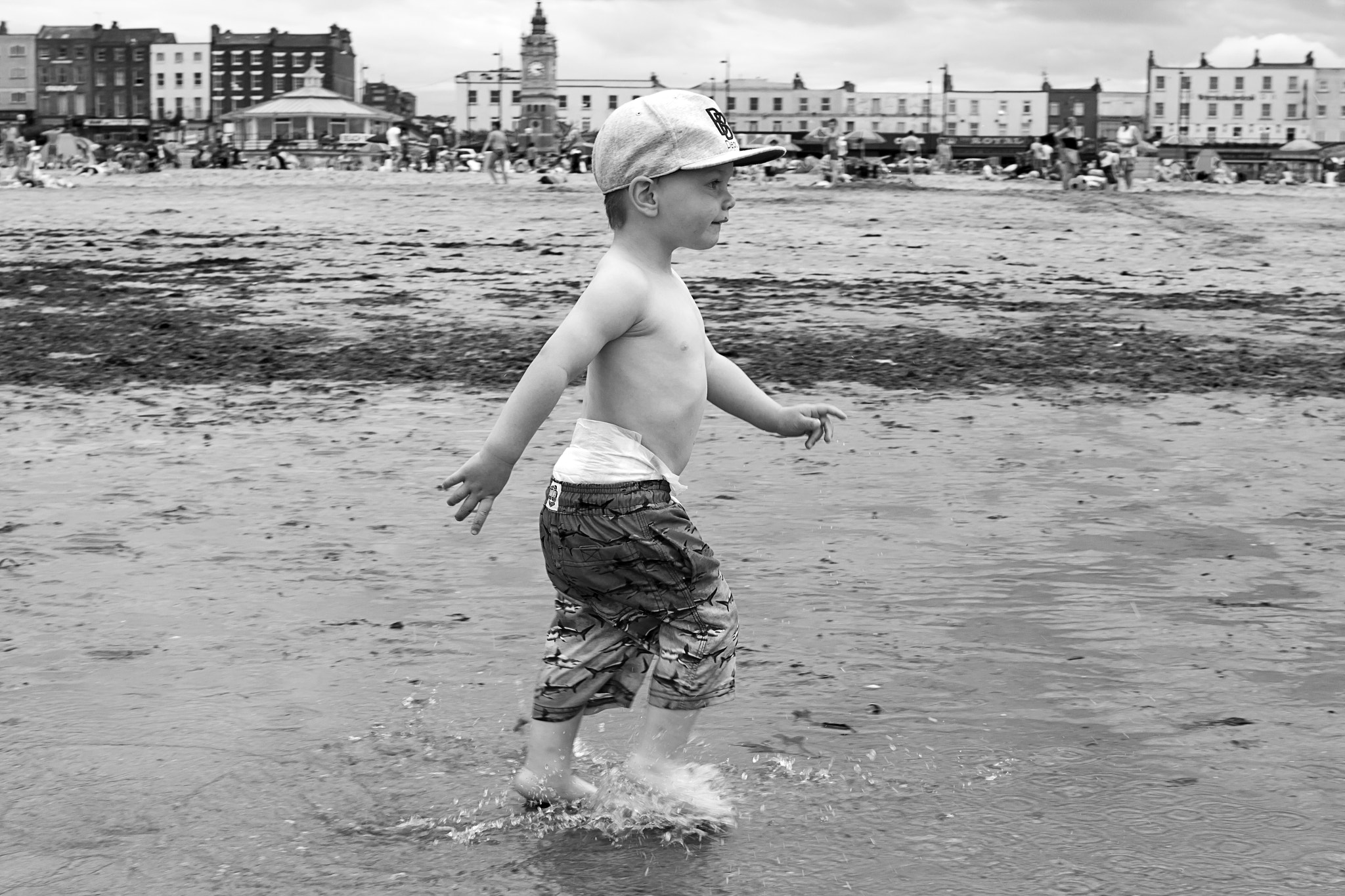 Sigma 30mm F1.4 EX DC HSM sample photo. Fun on the beach photography
