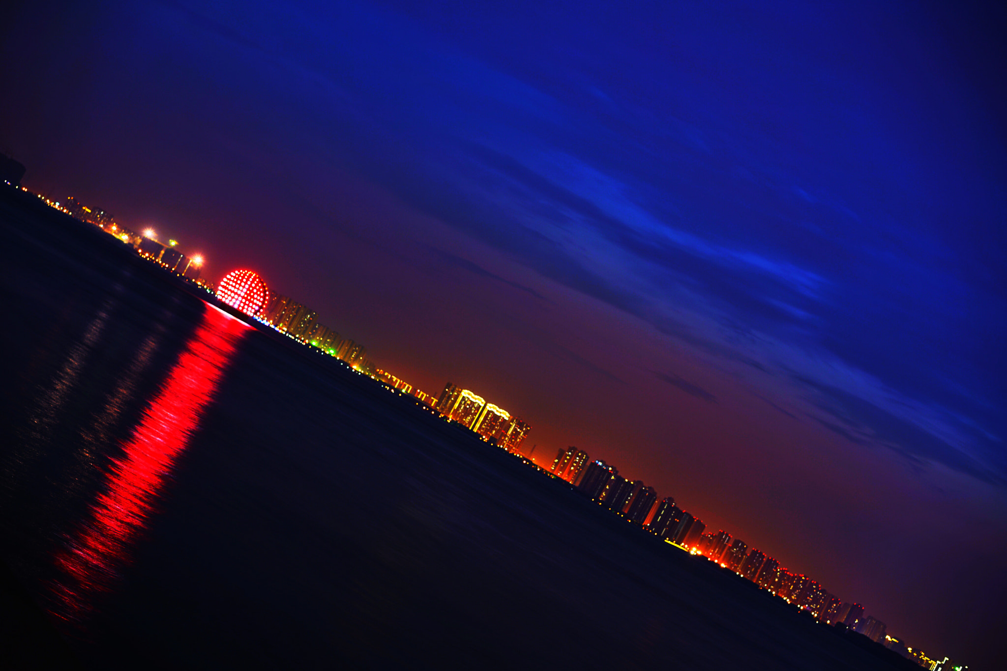 Sony a7R II + Sony Sonnar T* FE 55mm F1.8 ZA sample photo. Night of sushu lake , the lighting ball is glamorous. photography