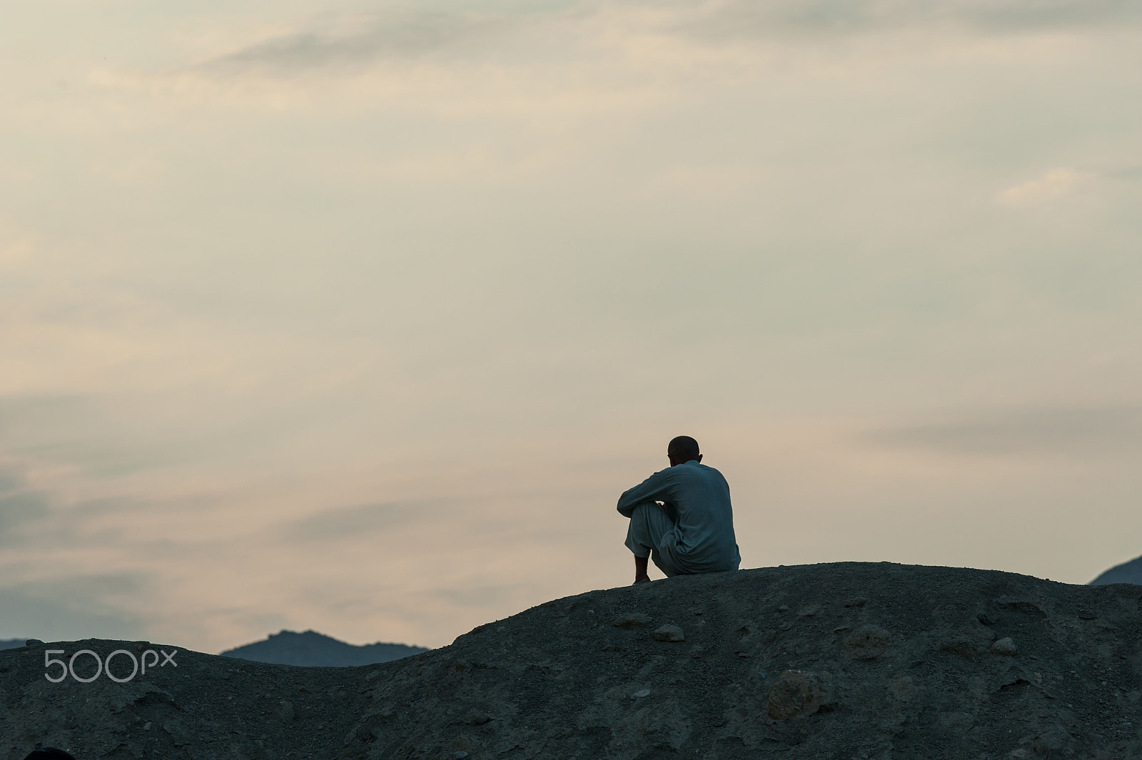 Nikon AF-S Nikkor 70-200mm F4G ED VR sample photo. Contemplation  of a sunset in a mountains photography