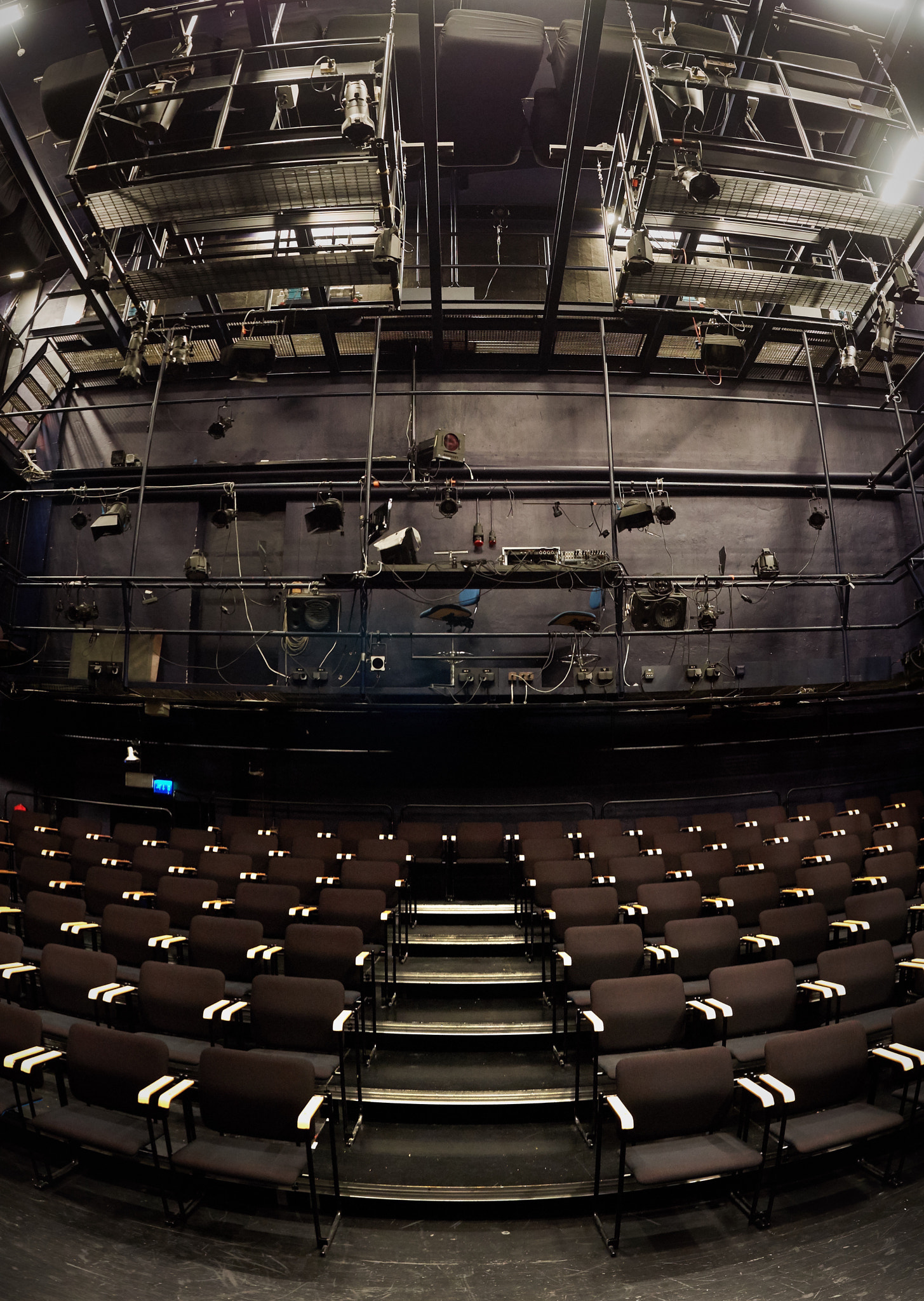 Olympus OM-D E-M5 II + Olympus M.ZUIKO DIGITAL ED 12-40mm 1:2.8 sample photo. Empty theatre interior photography