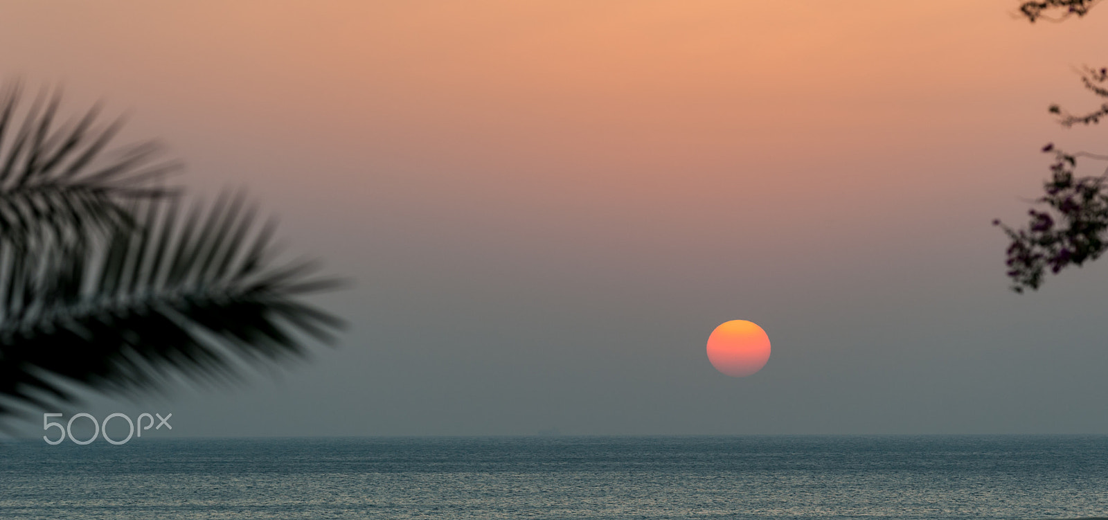 Nikon AF-S Nikkor 70-200mm F4G ED VR sample photo. Sunrise at indian ocean / fujairah uae photography