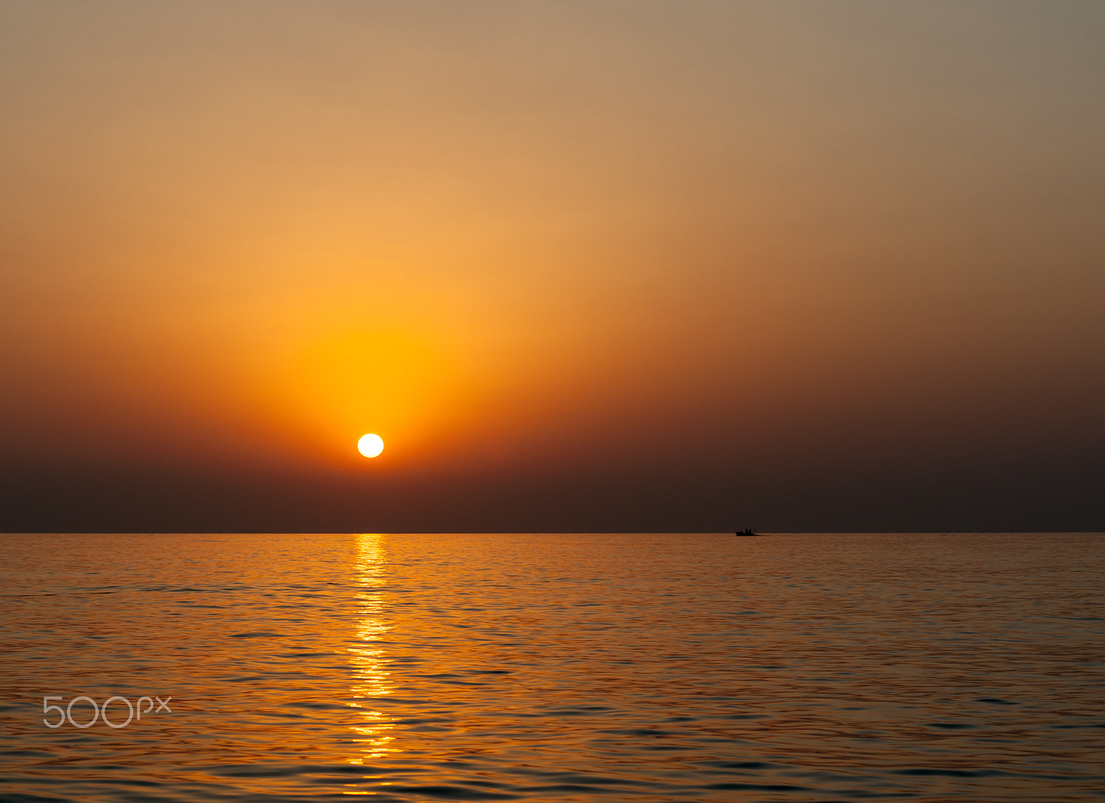 Nikon AF-S Nikkor 70-200mm F4G ED VR sample photo. Sunrise at indian ocean / fujairah uae photography