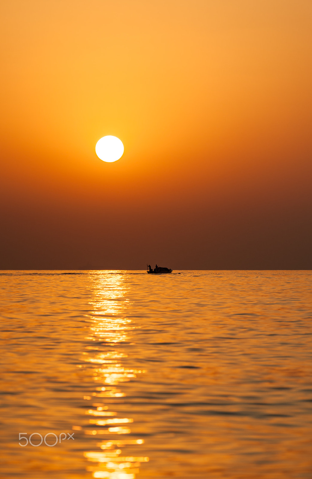 Nikon D700 + Nikon AF-S Nikkor 70-200mm F4G ED VR sample photo. Sunrise at indian ocean / fujairah uae photography