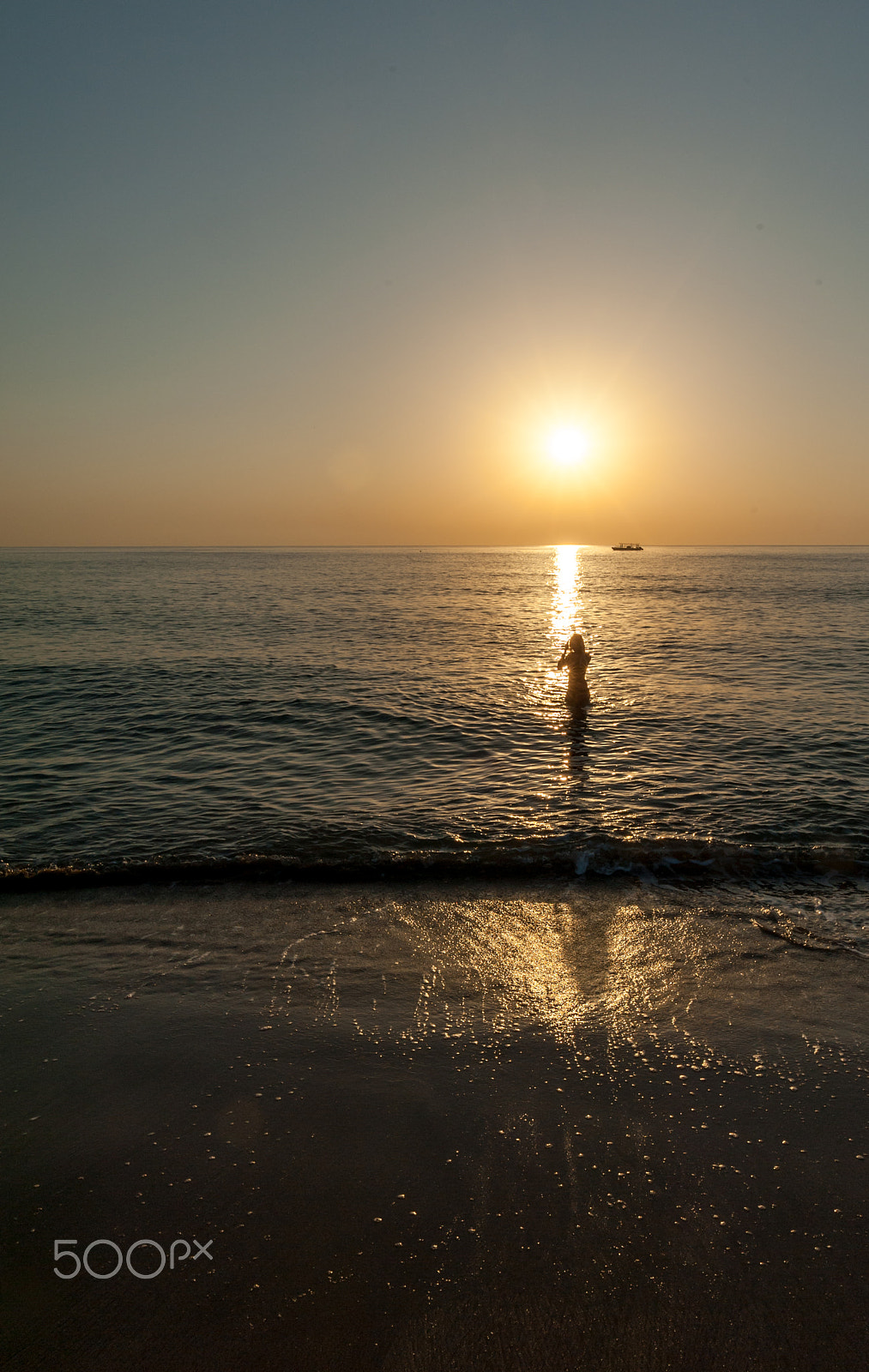 Nikon D700 + Nikon AF-S Nikkor 20mm F1.8G ED sample photo. Sunrise at indian ocean / fujairah uae photography